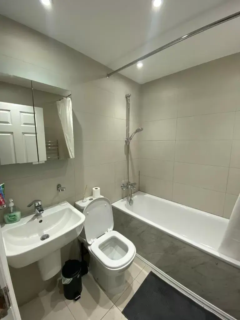 Bathroom in 4 Wharncliffe Drive