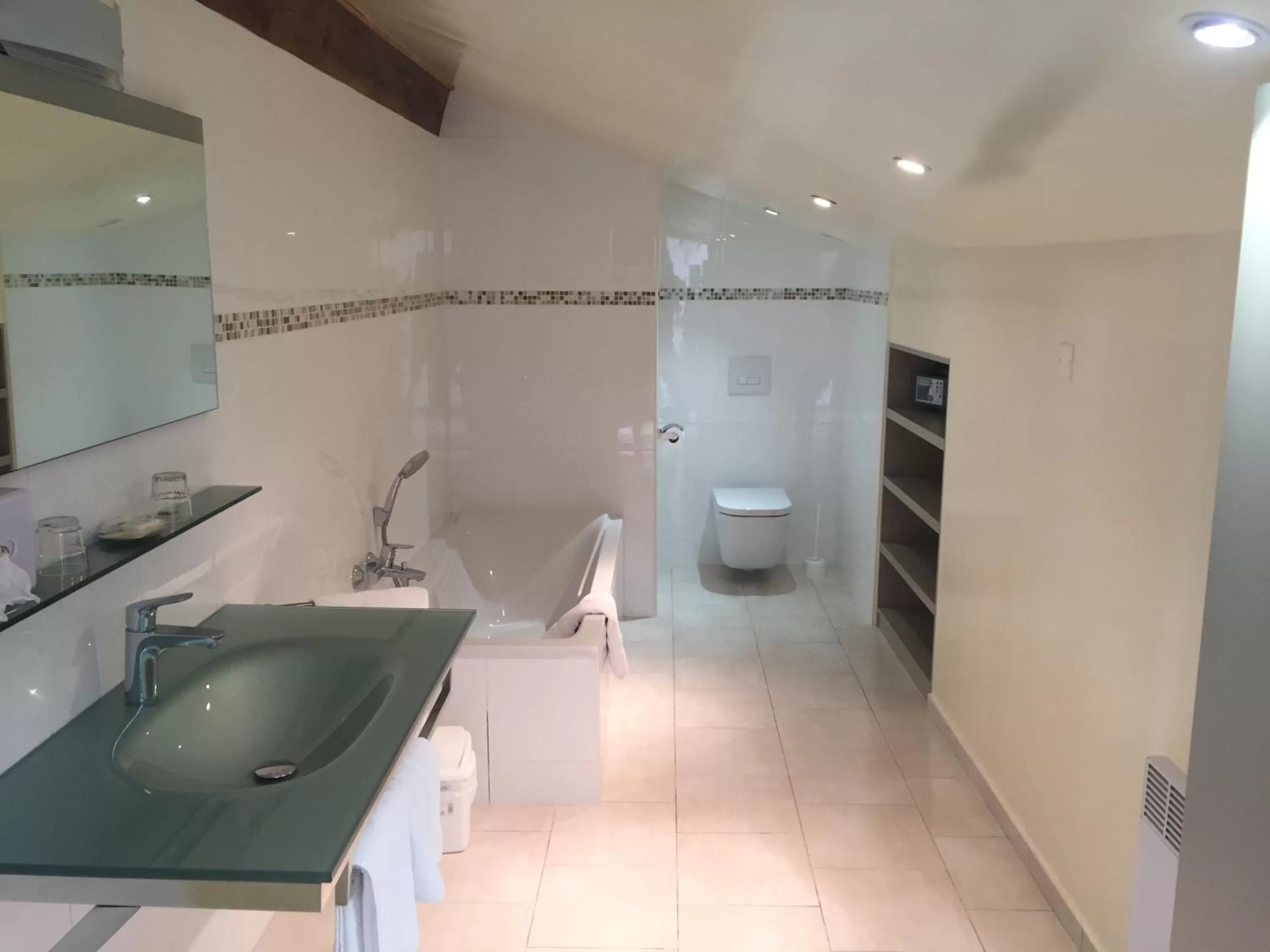 Photo of the whole room in Castellu Rossu