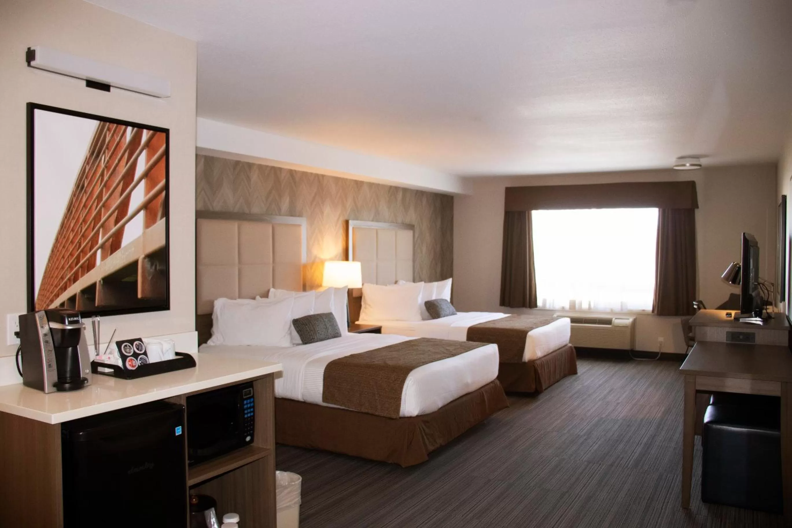 Photo of the whole room, Bed in Canalta Airdrie