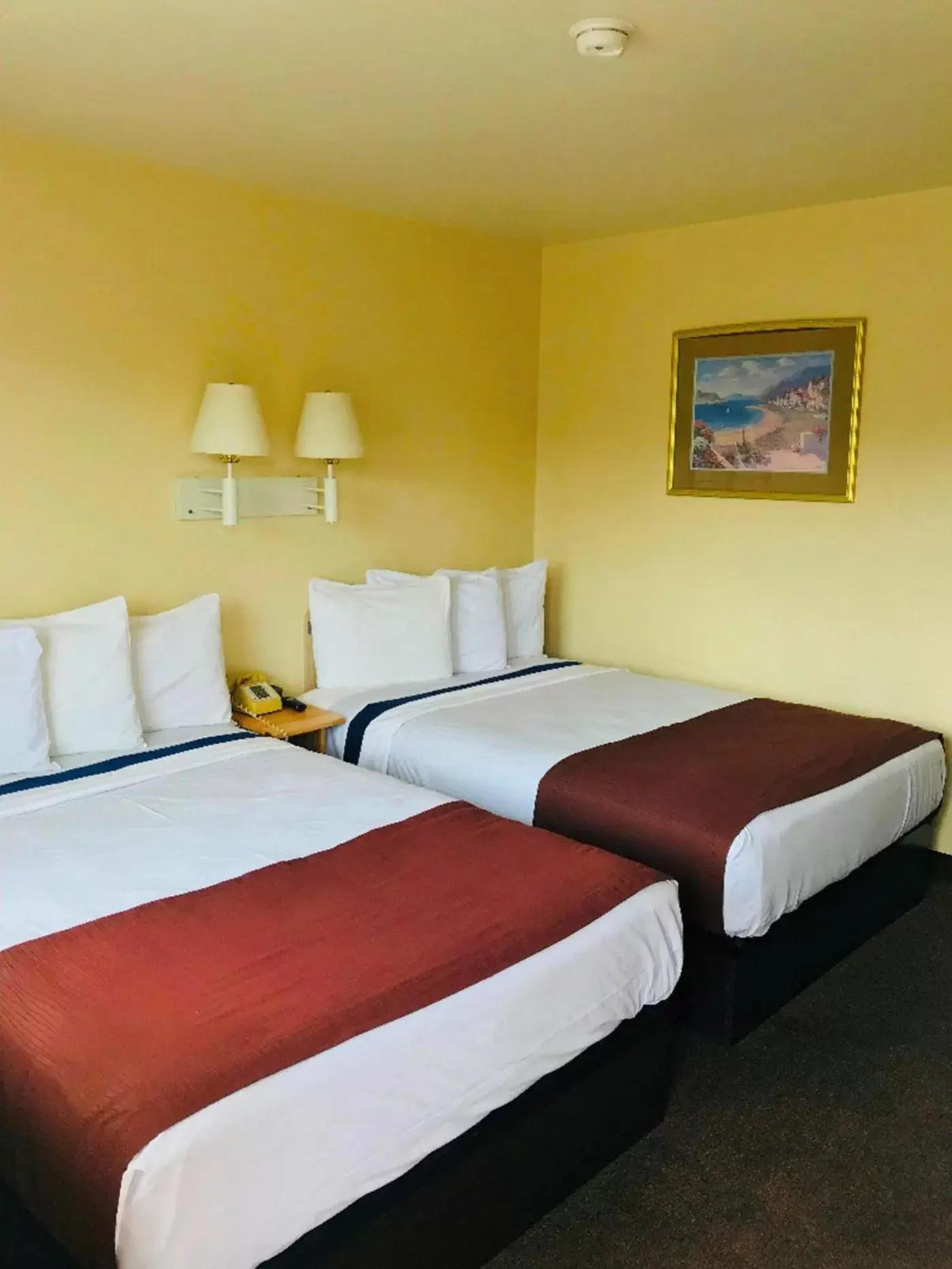 Photo of the whole room, Bed in Americas Best Value Inn - Lake City