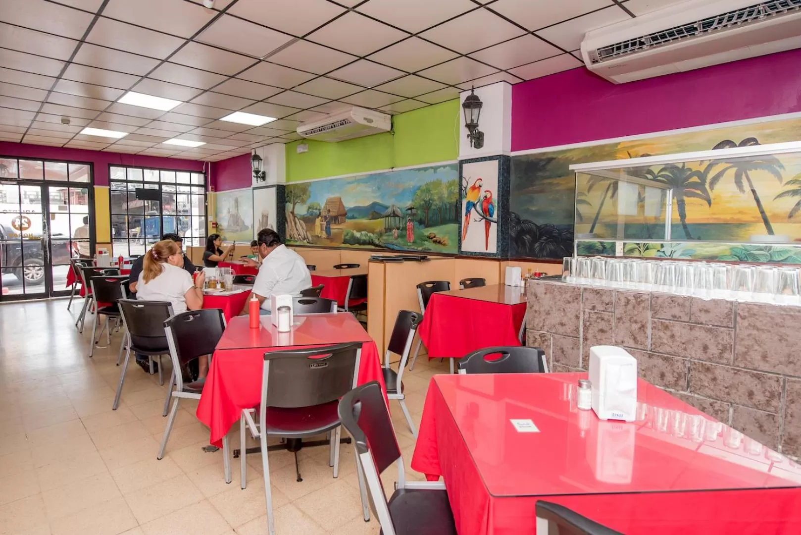 Restaurant/places to eat in Hotel Acapulco