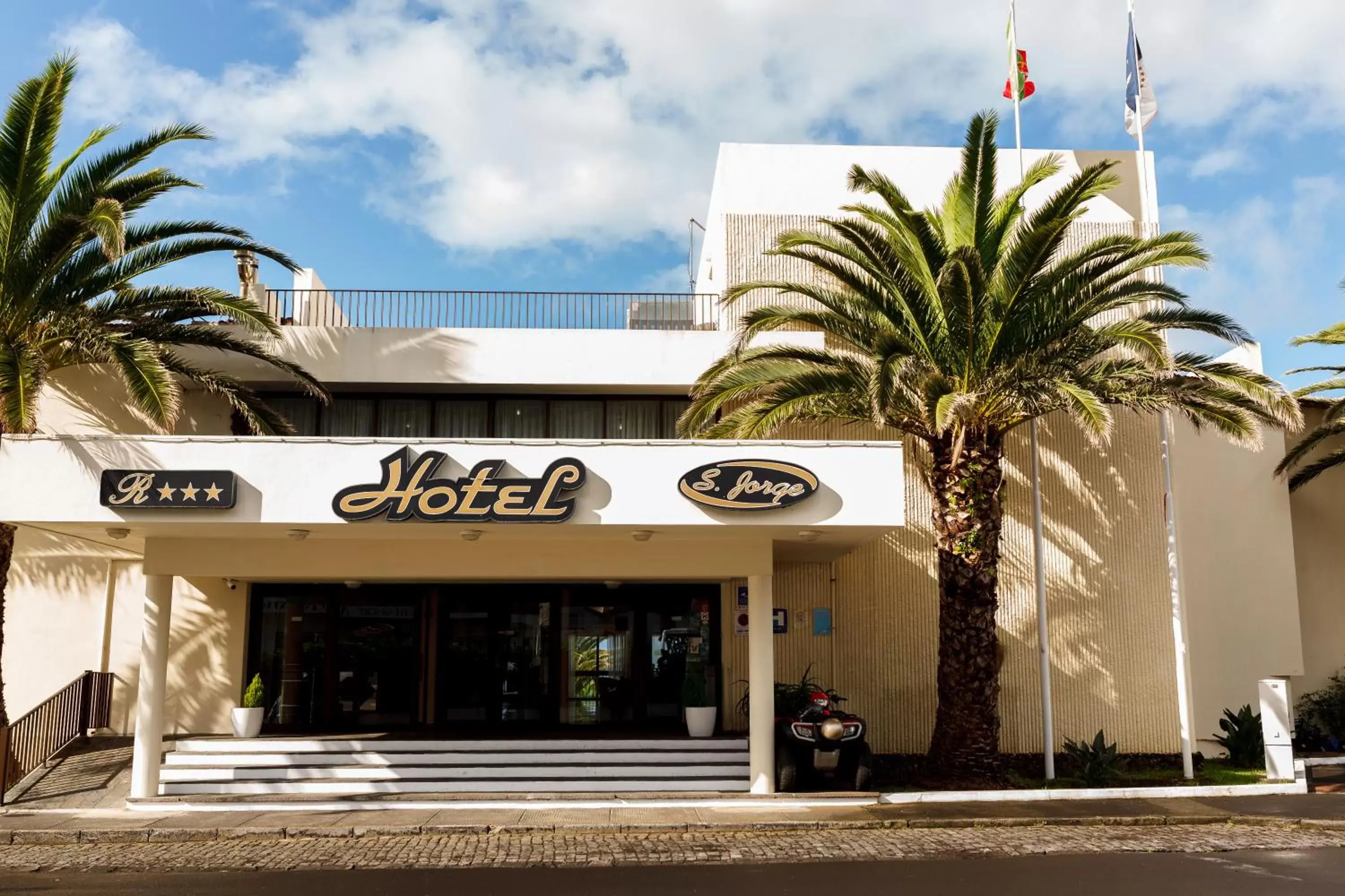Facade/Entrance in Hotel Sao Jorge Garden
