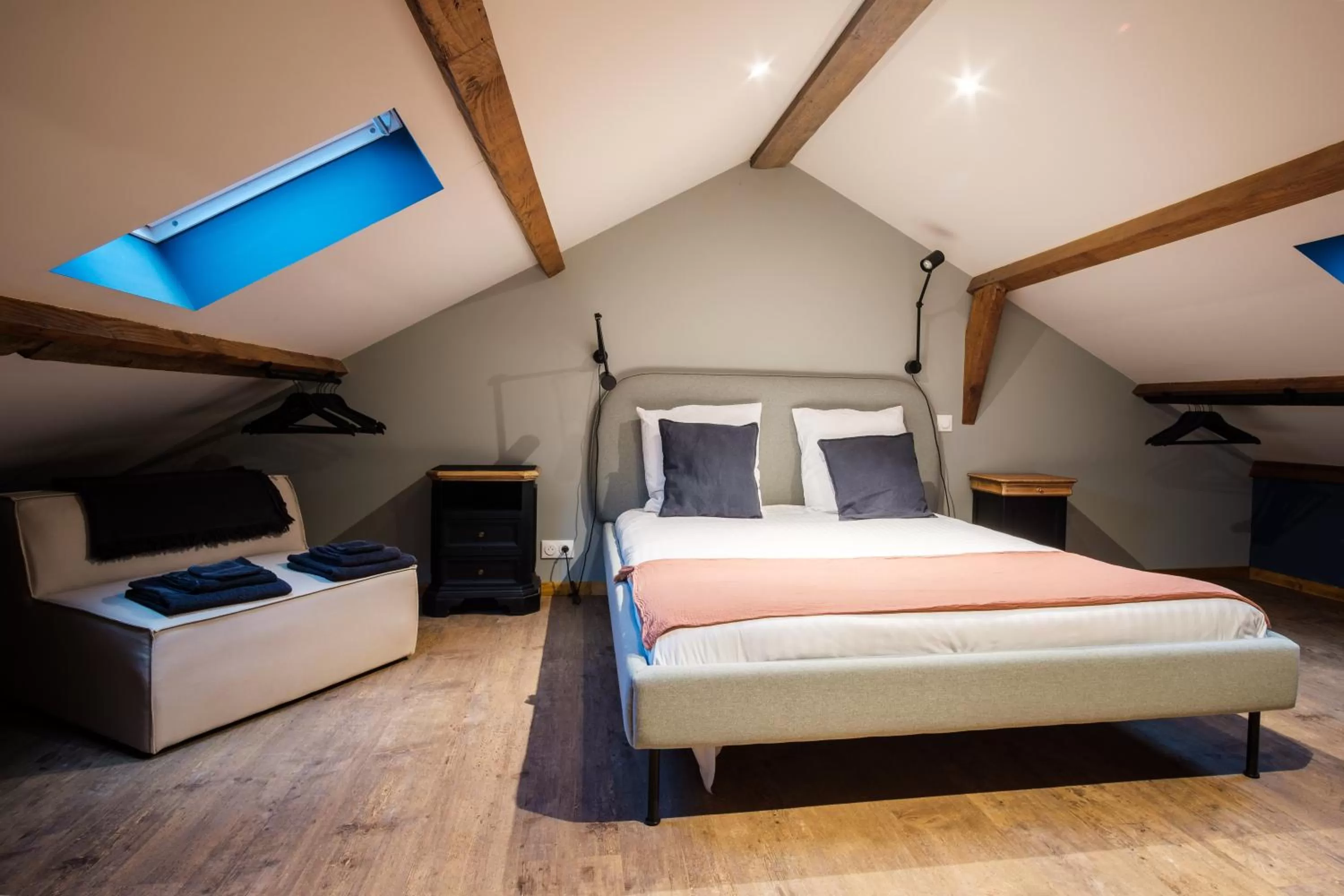 Bed in Dupain & Dubeurre Appart'Hôtel - Parking