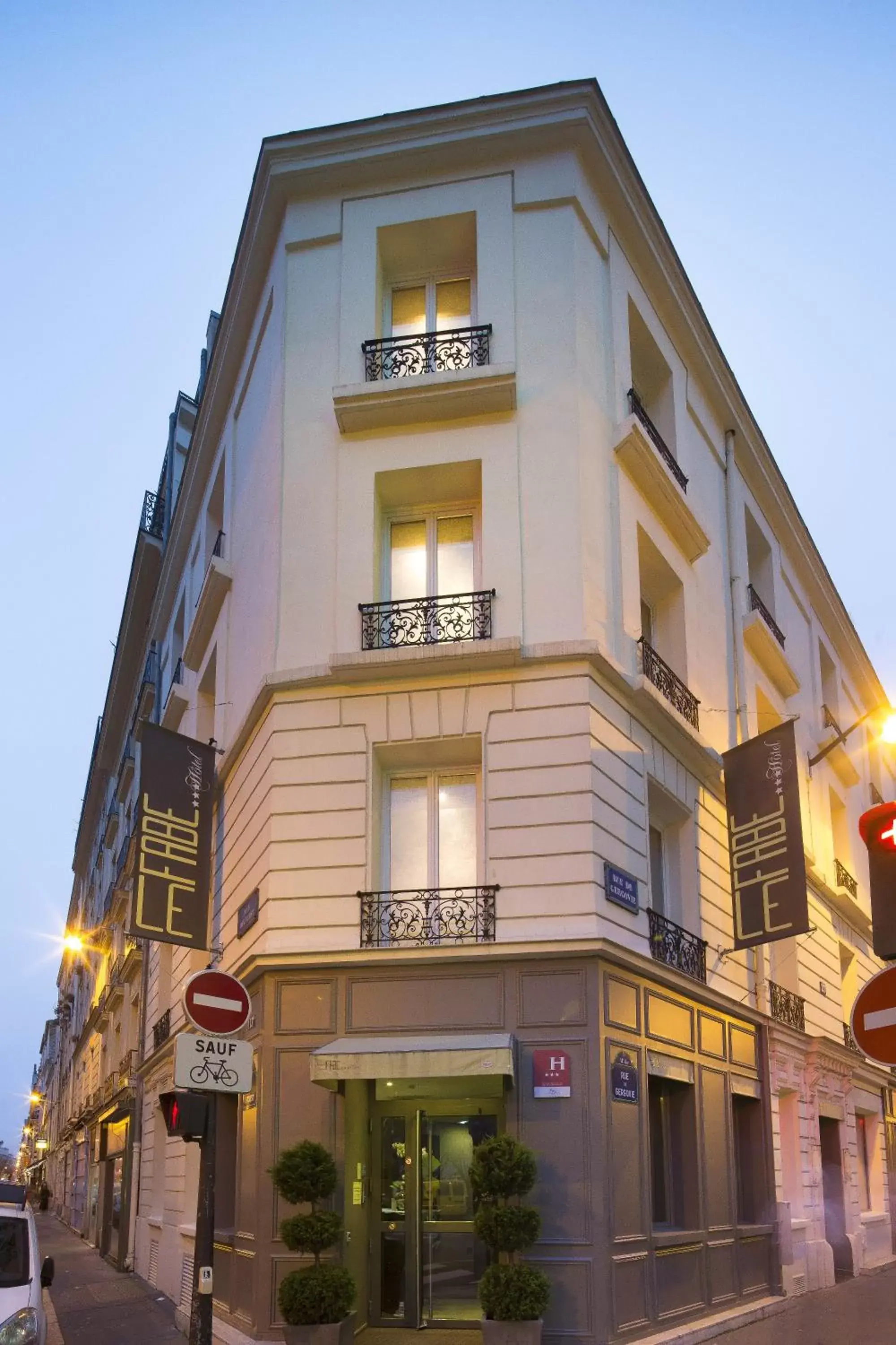 Facade/entrance, Property Building in Hôtel Le Fabe