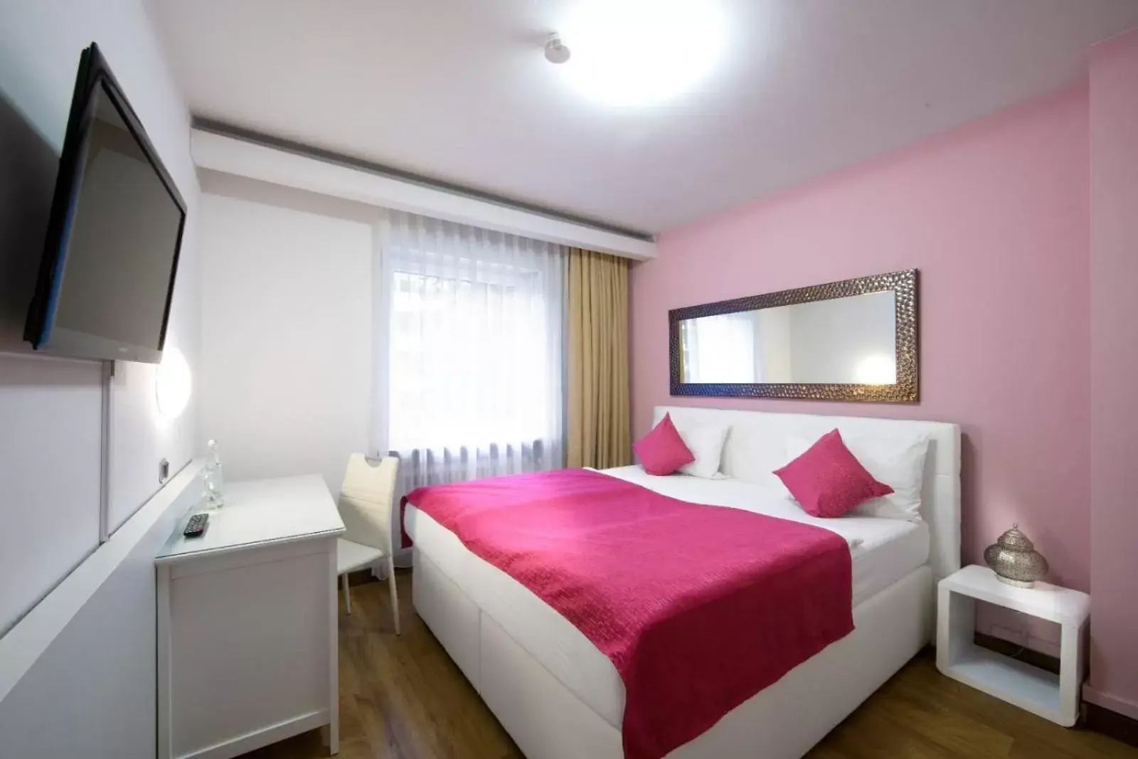 Bed in Hotel Rivoli