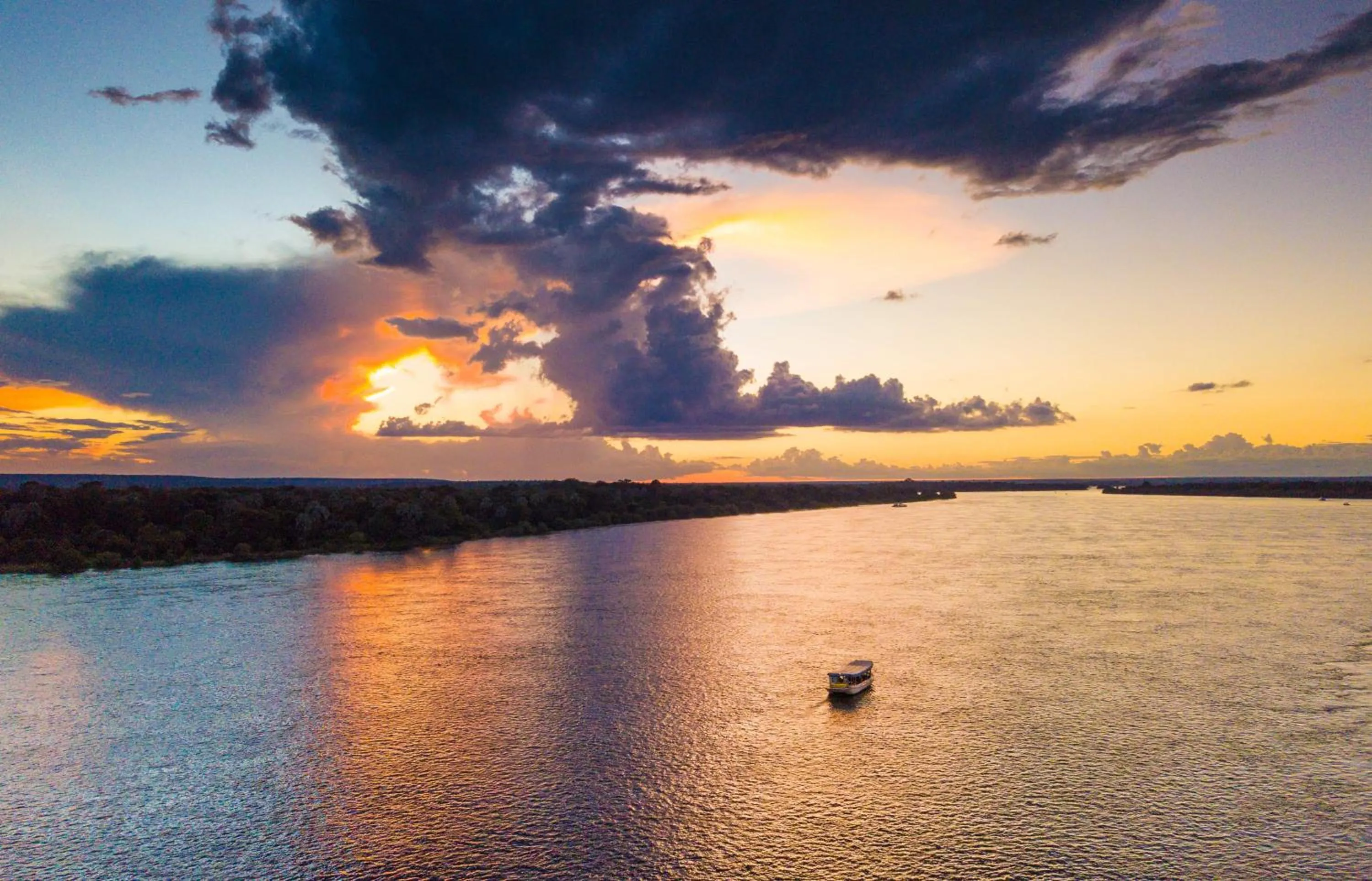 Evening entertainment in Ilala Lodge Hotel