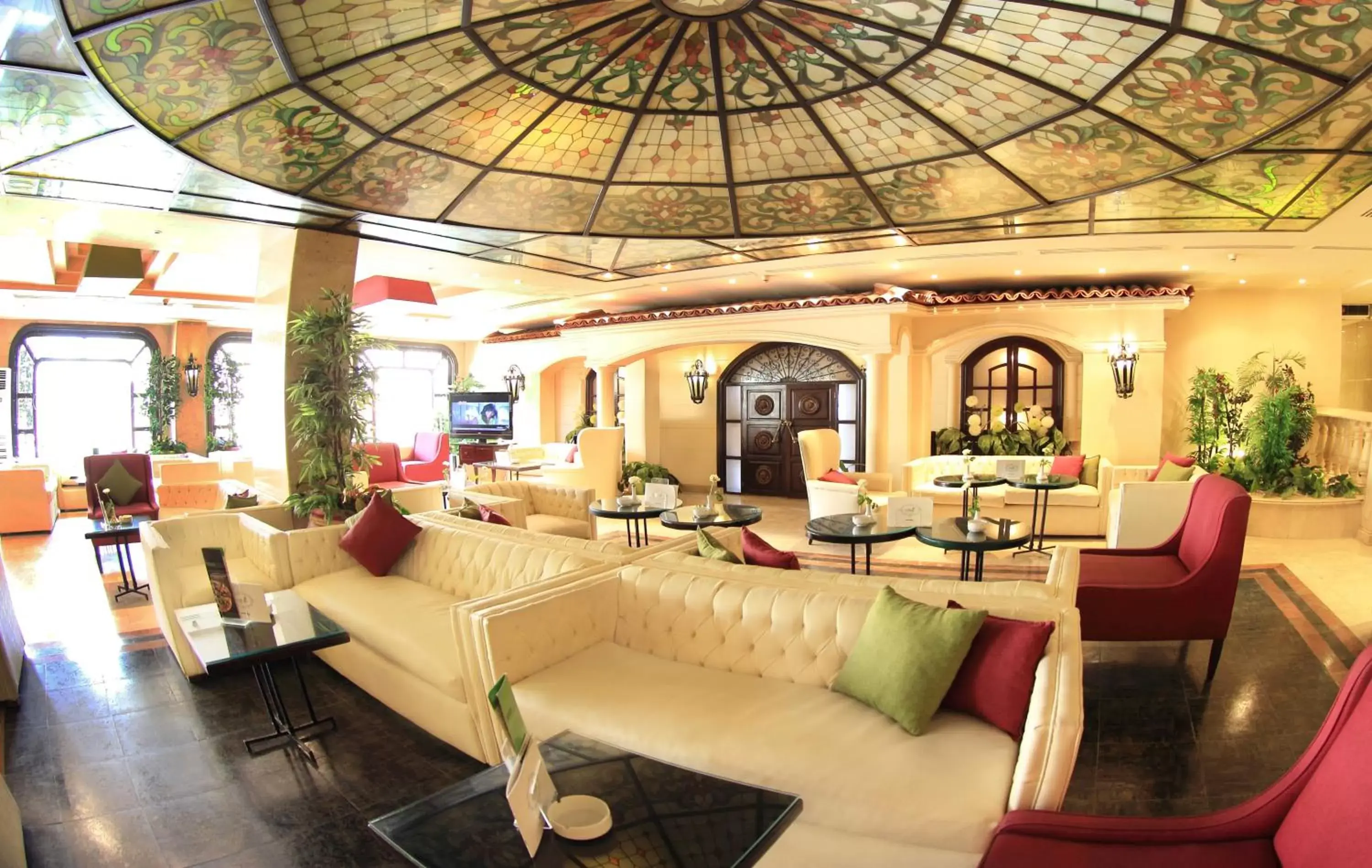 Restaurant/places to eat, Lounge/Bar in Pyramisa Suites Hotel Cairo