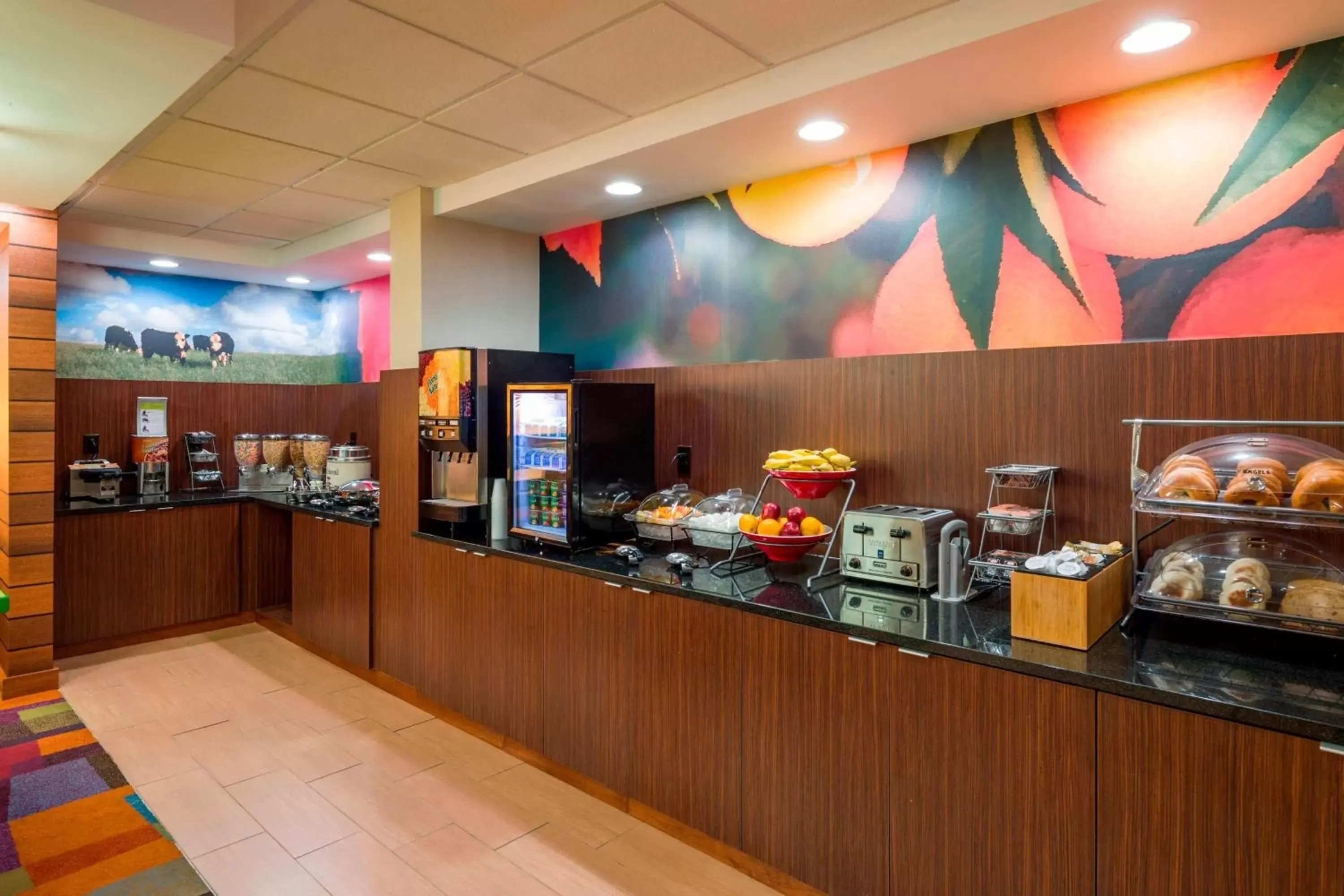 Breakfast in Fairfield Inn & Suites by Marriott Allentown Bethlehem/Lehigh Valley Airport