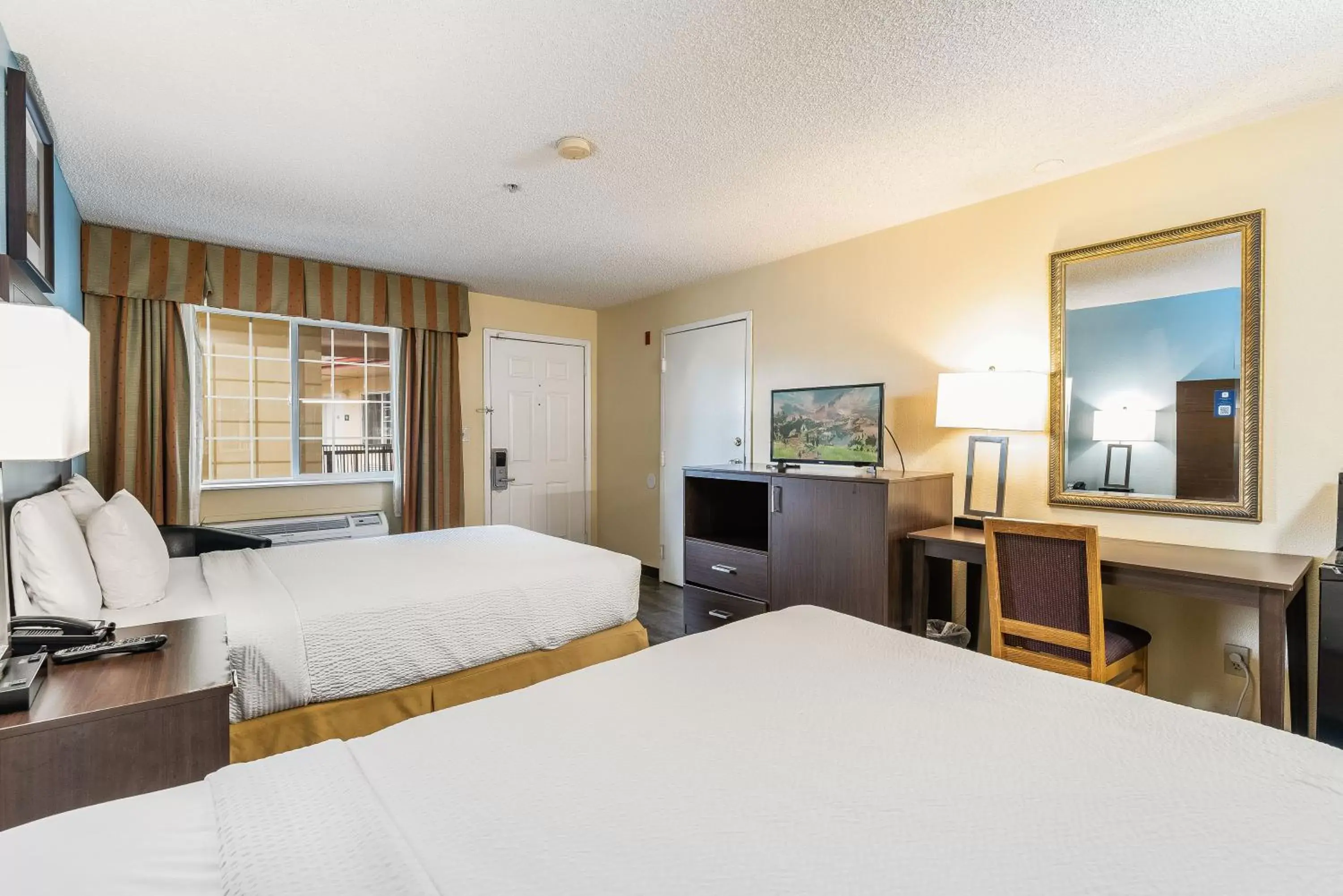 Bed in Days Inn by Wyndham Federal Way