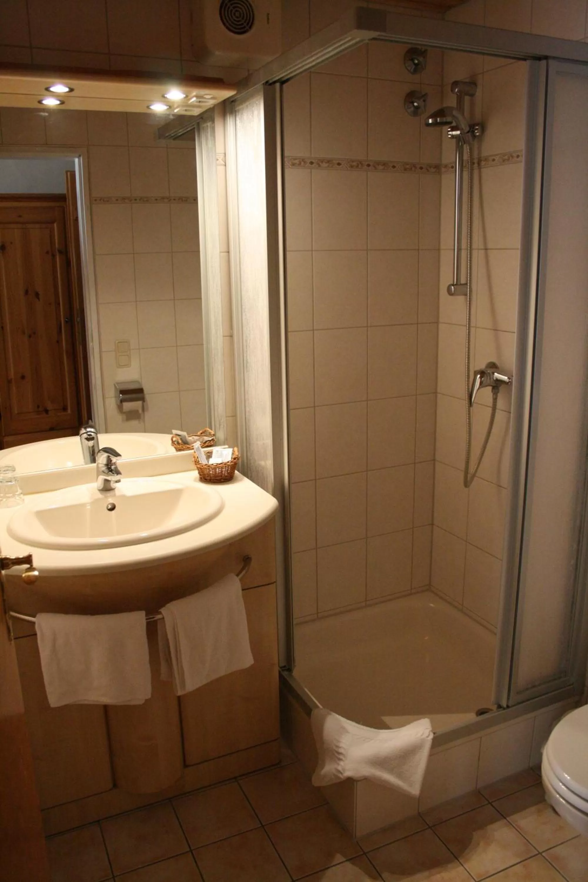 Bathroom in Landhotel Huberhof