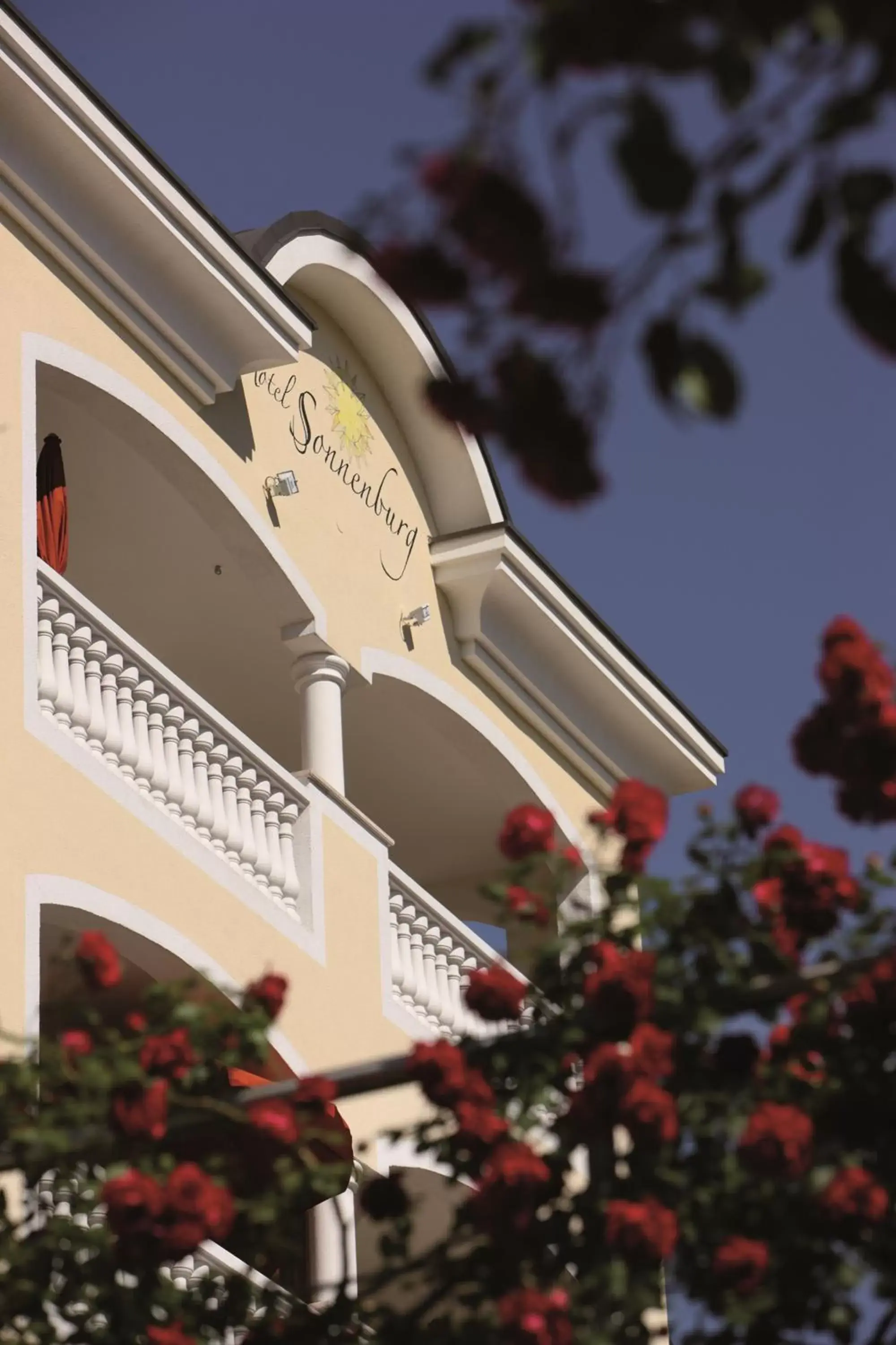 Facade/entrance, Property Building in Hotel Sonnenburg