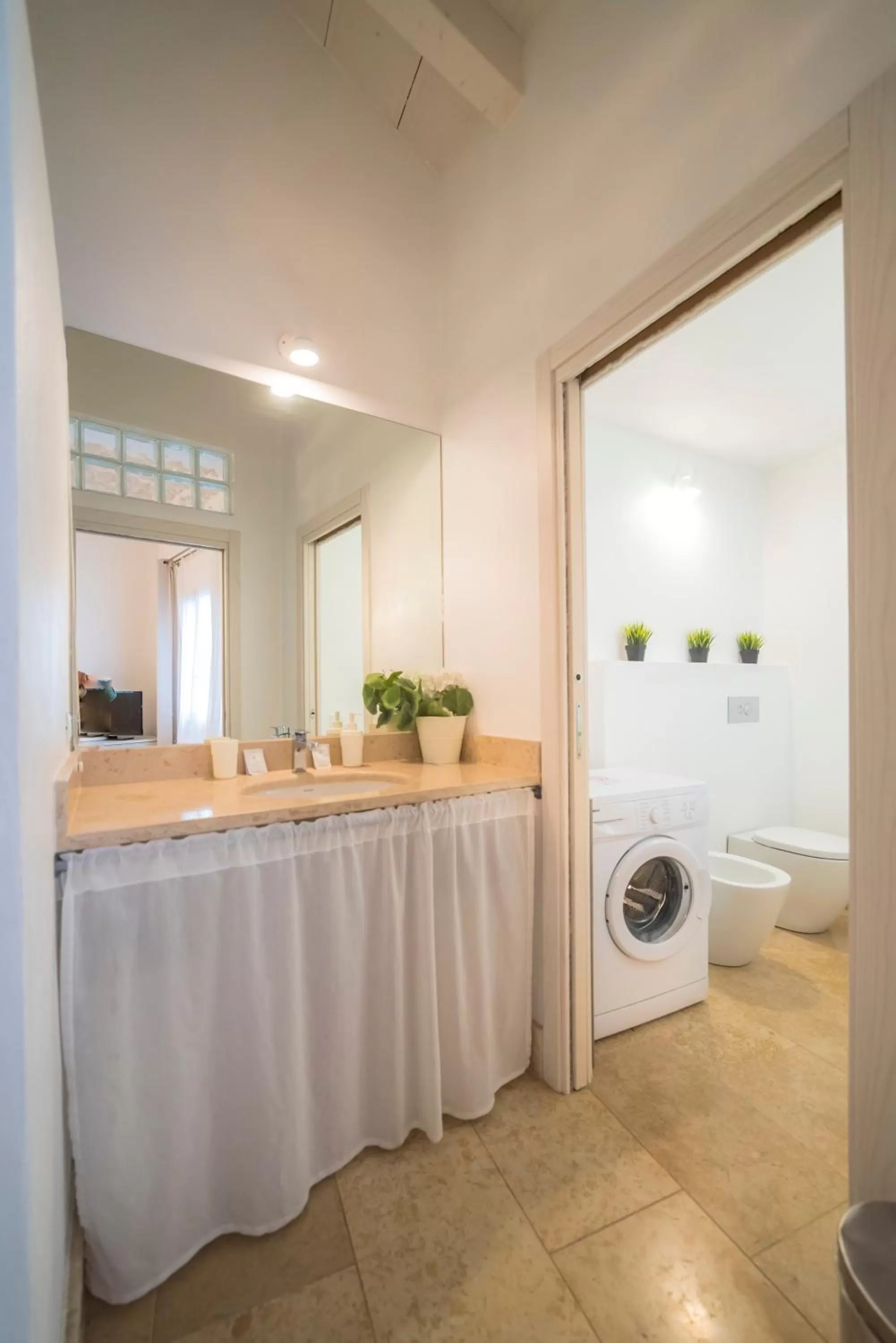 Shower in Academia Residence