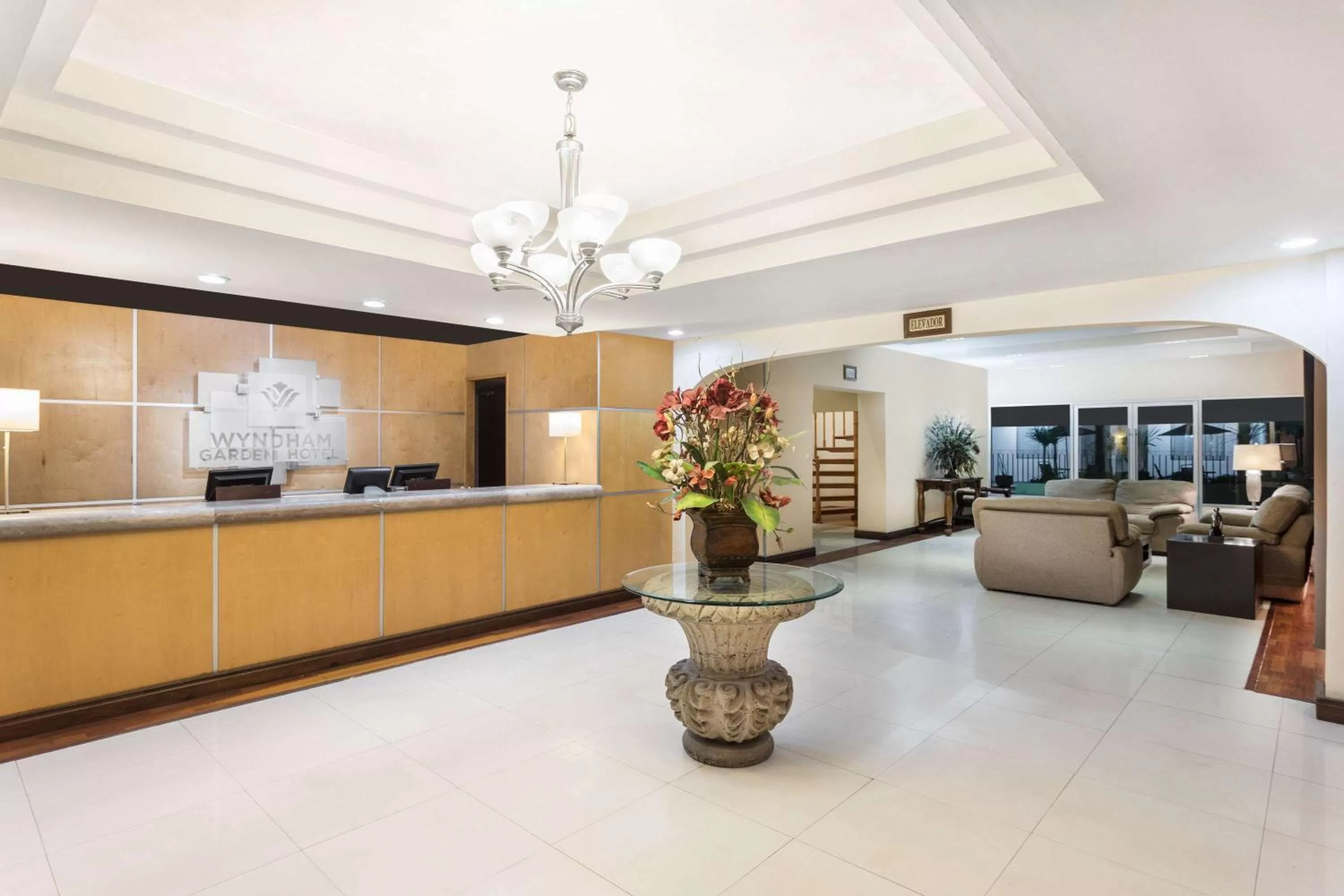 Lobby or reception in Wyndham Garden Obregon