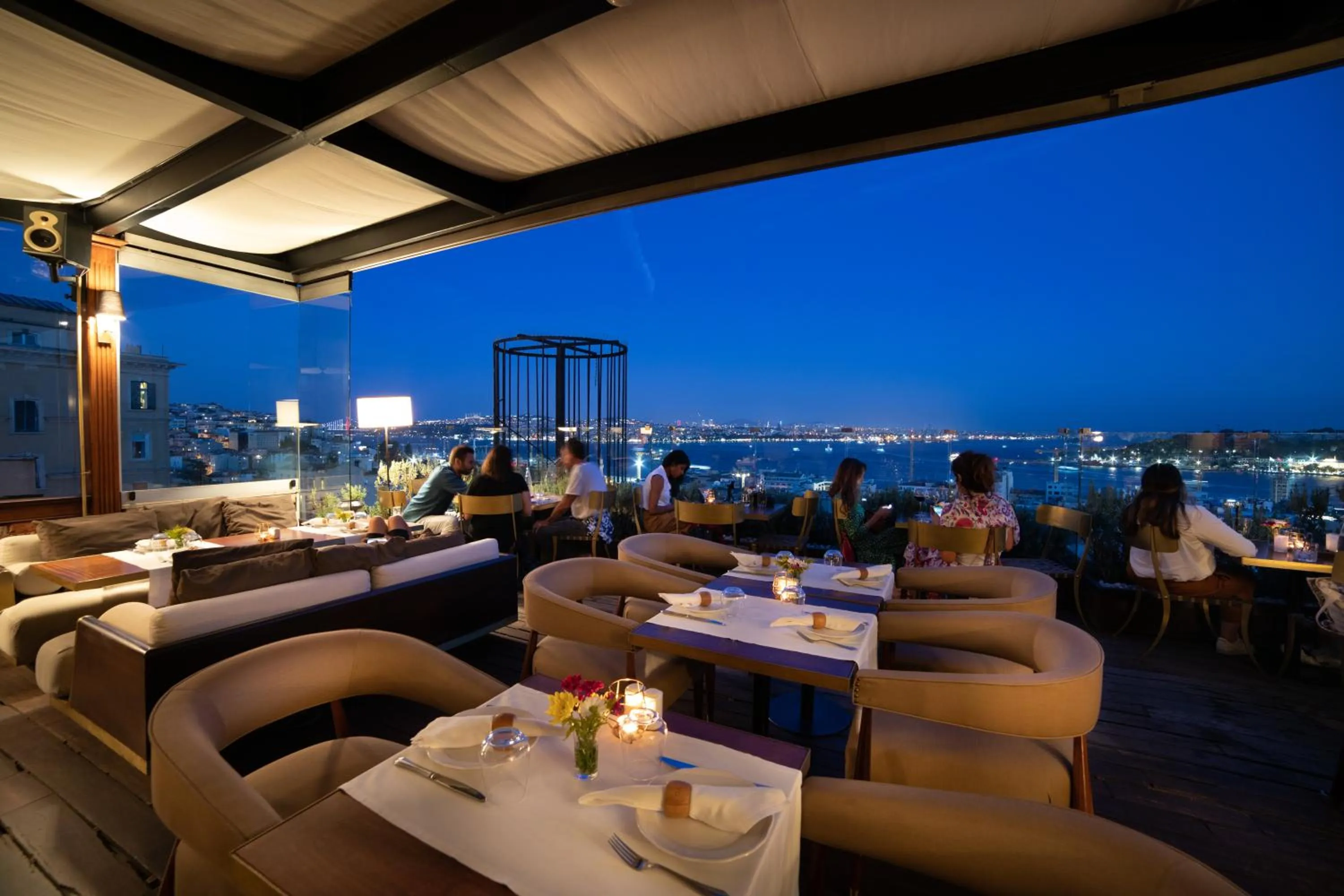 Restaurant/places to eat in Georges Hotel Galata