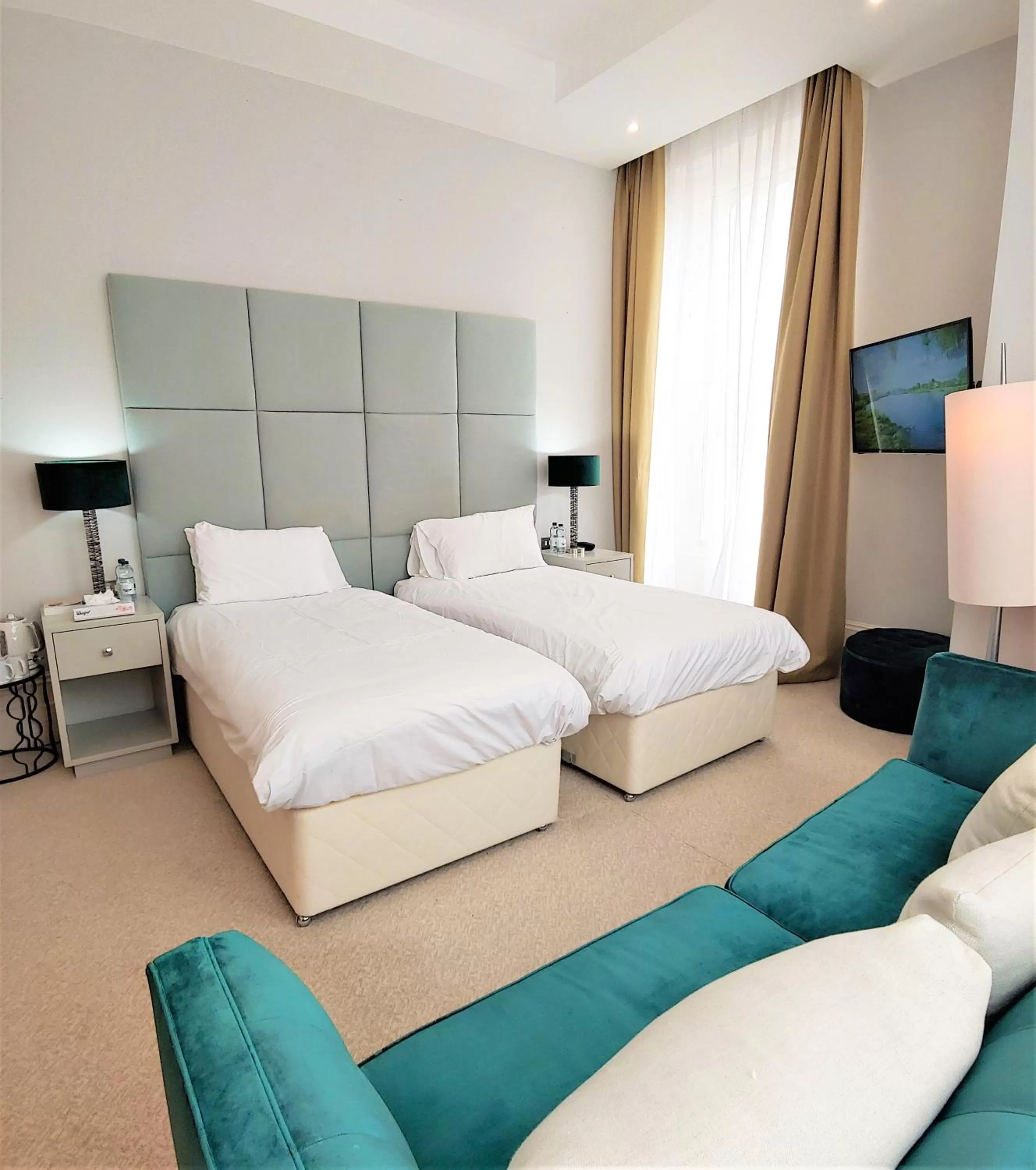 Bed in The Chatsworth Hotel