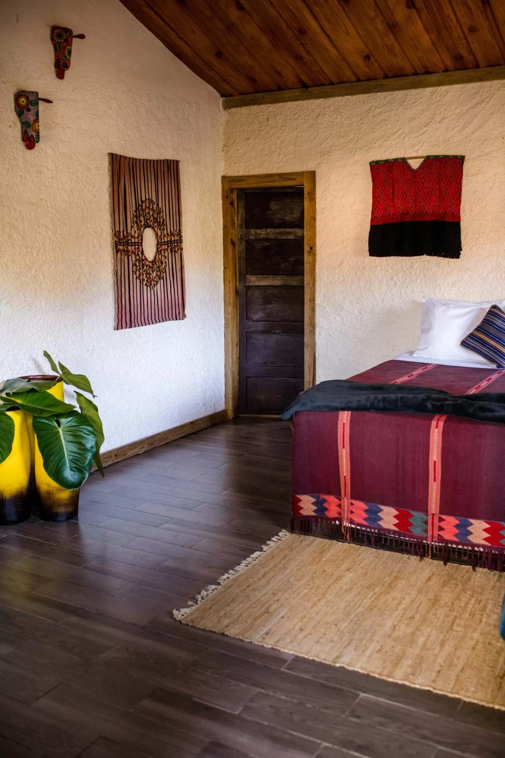 Bedroom, Bed in Pine Ridge Lodge