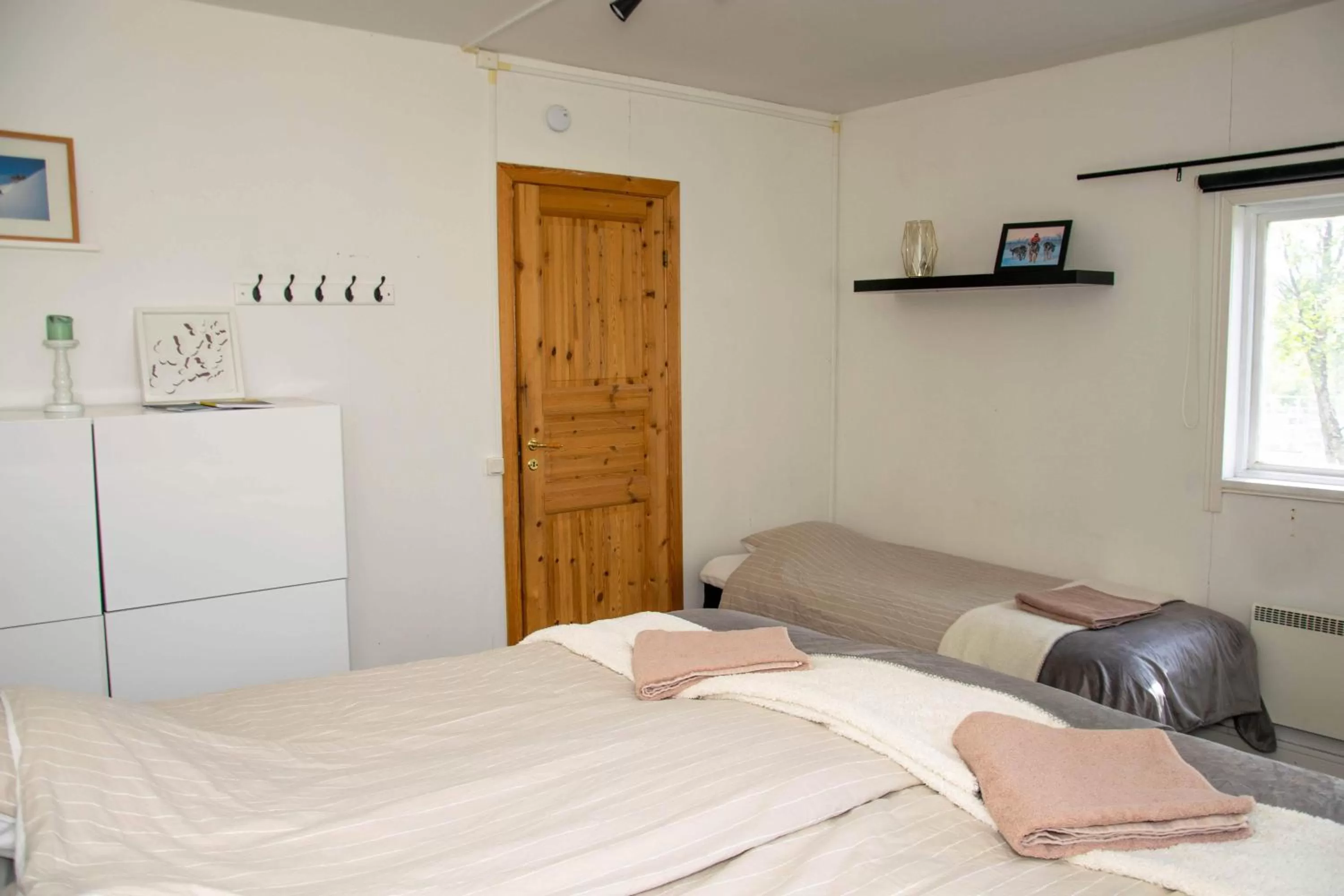 Photo of the whole room in Husky Lodge Hostel