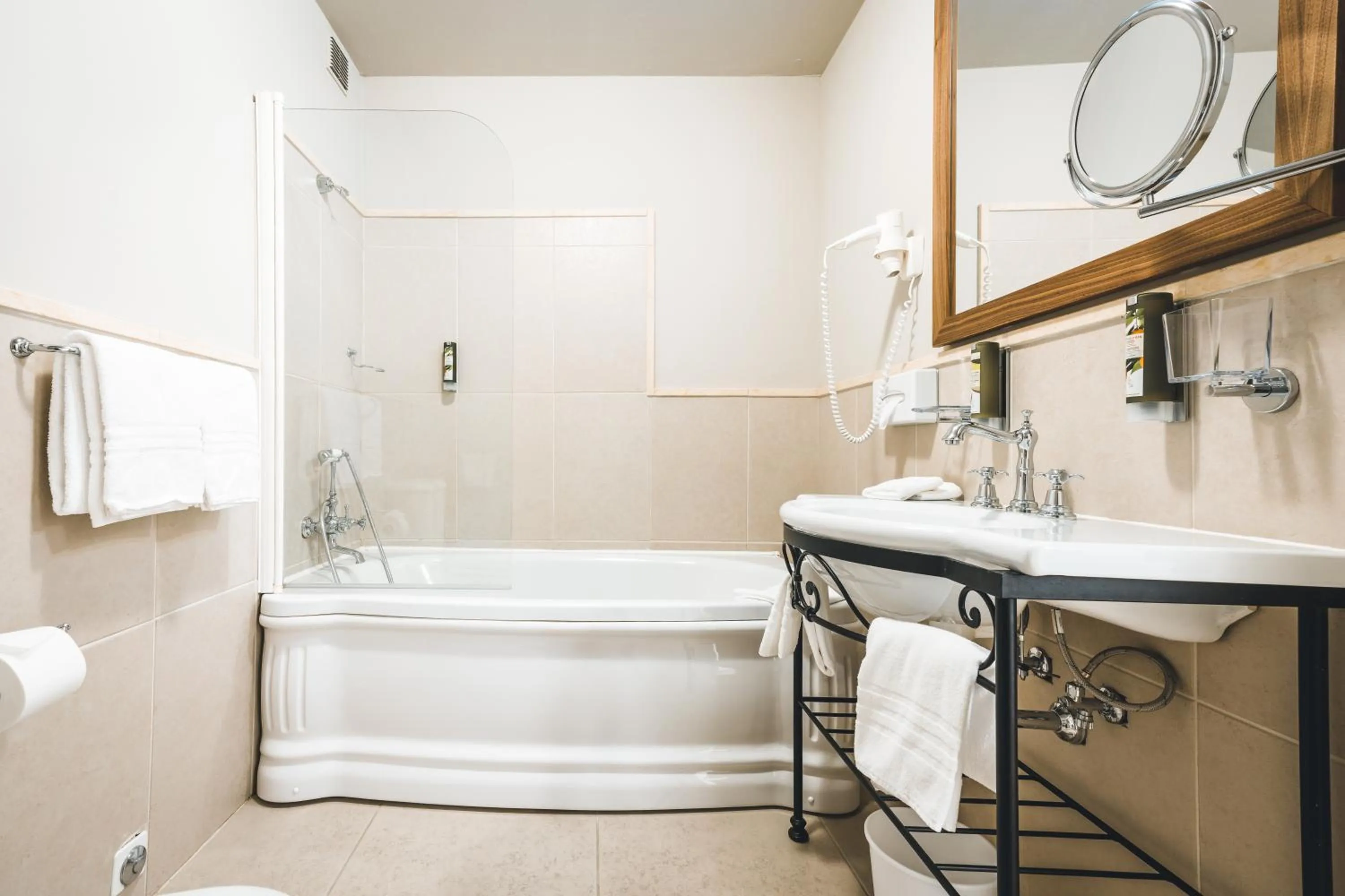 Bathroom in Hotel Reine Victoria