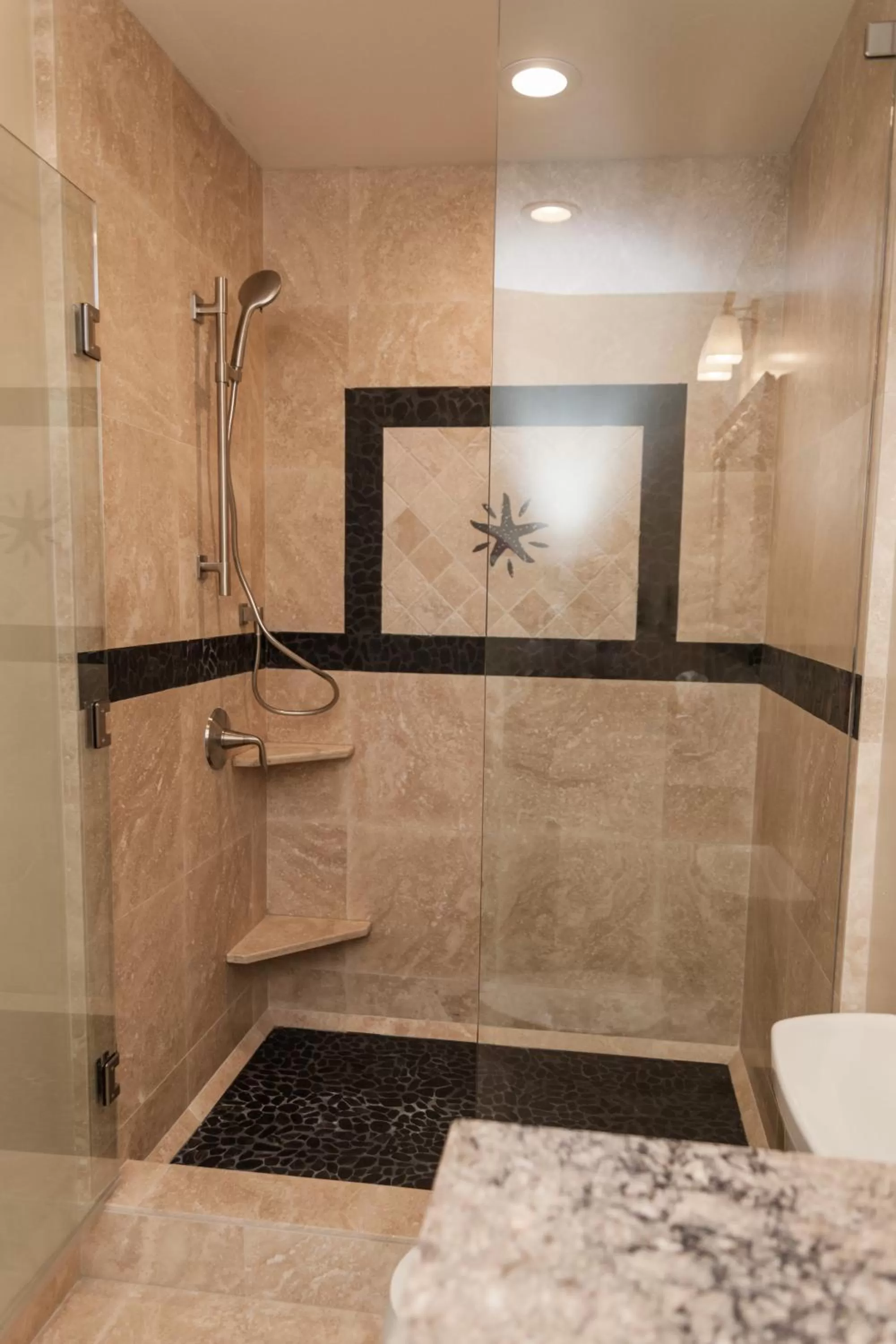 Shower in Beach Street Inn and Suites