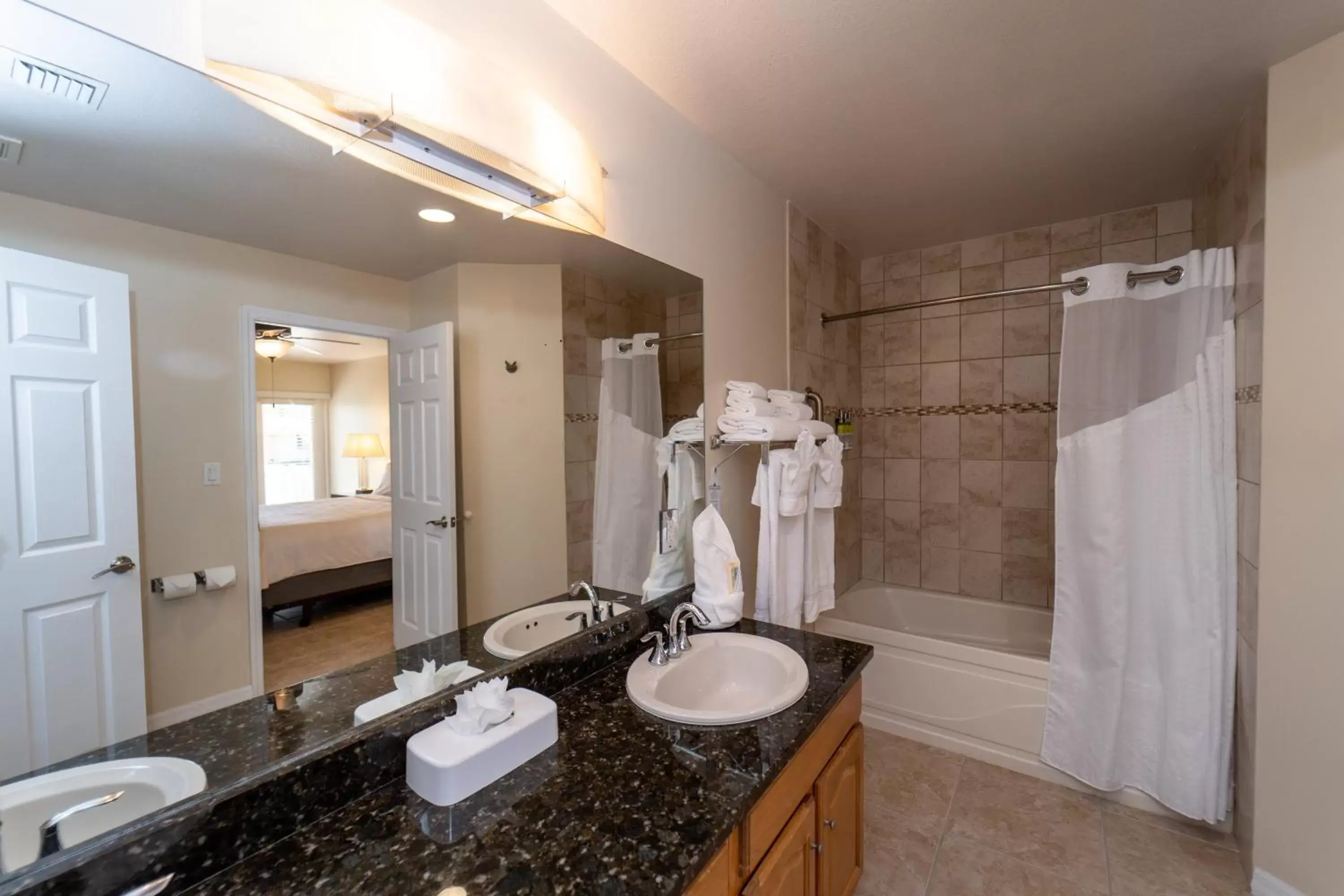 Public Bath, Bathroom in Holiday Inn Resort Grand Cayman, an IHG Hotel