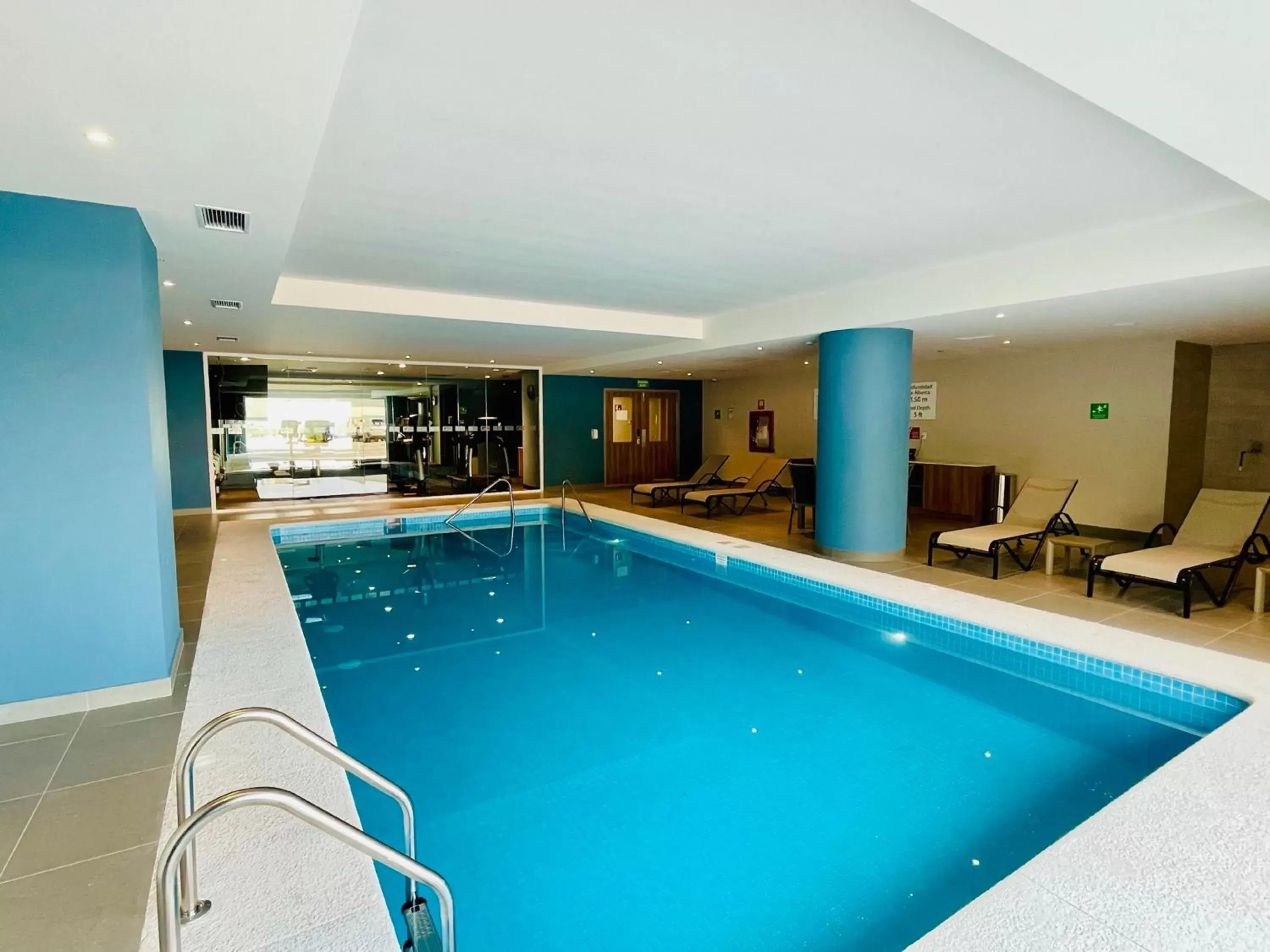 Swimming Pool in Holiday Inn Express - Guadalajara Vallarta Poniente, an IHG Hotel