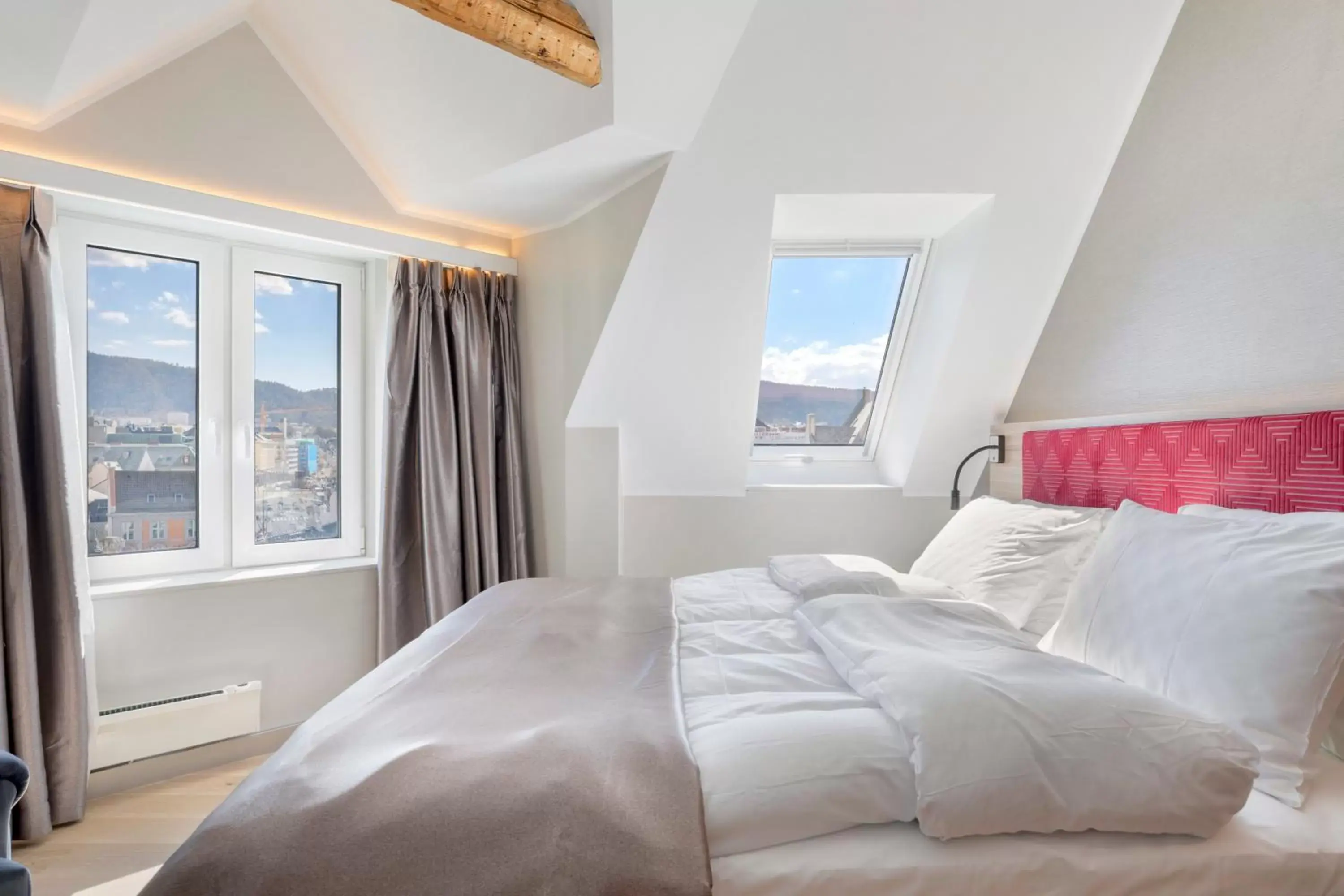 Bed in Bergen Harbour Hotel, WorldHotels Crafted
