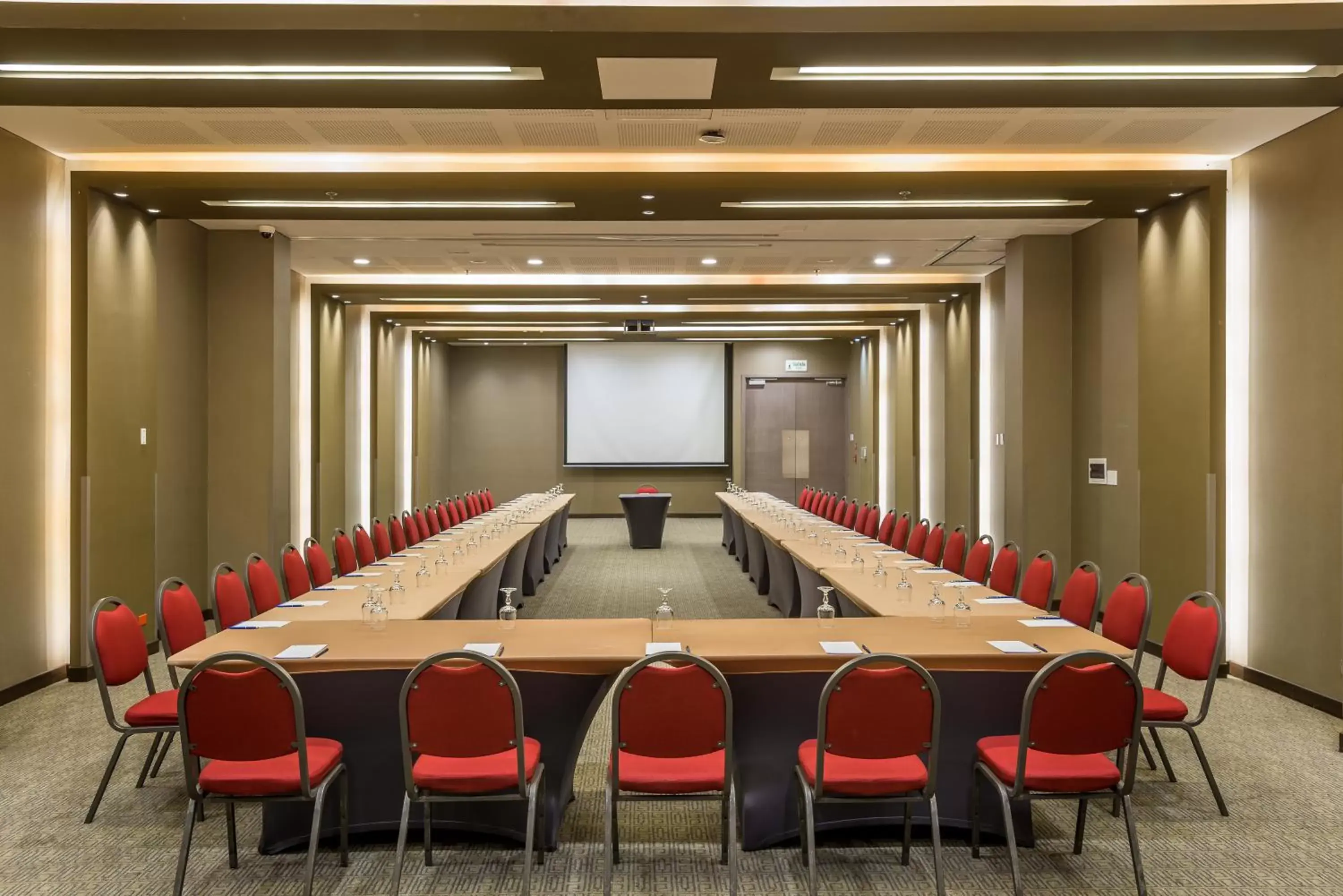 Meeting/conference room in Casa Dann Carlton Hotel & SPA