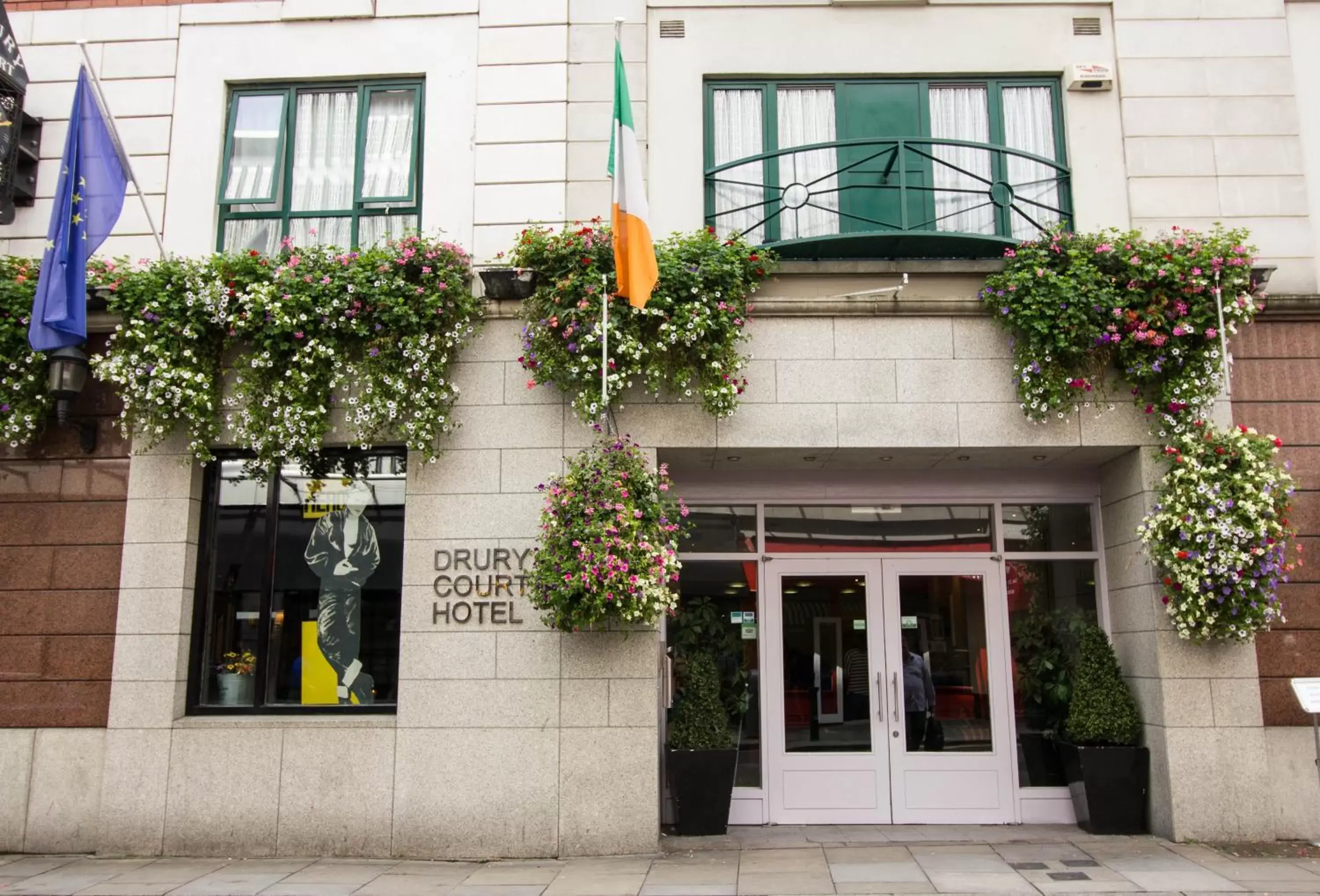 Facade/entrance in Drury Court Hotel Facade/entrance in Drury Court Hotel