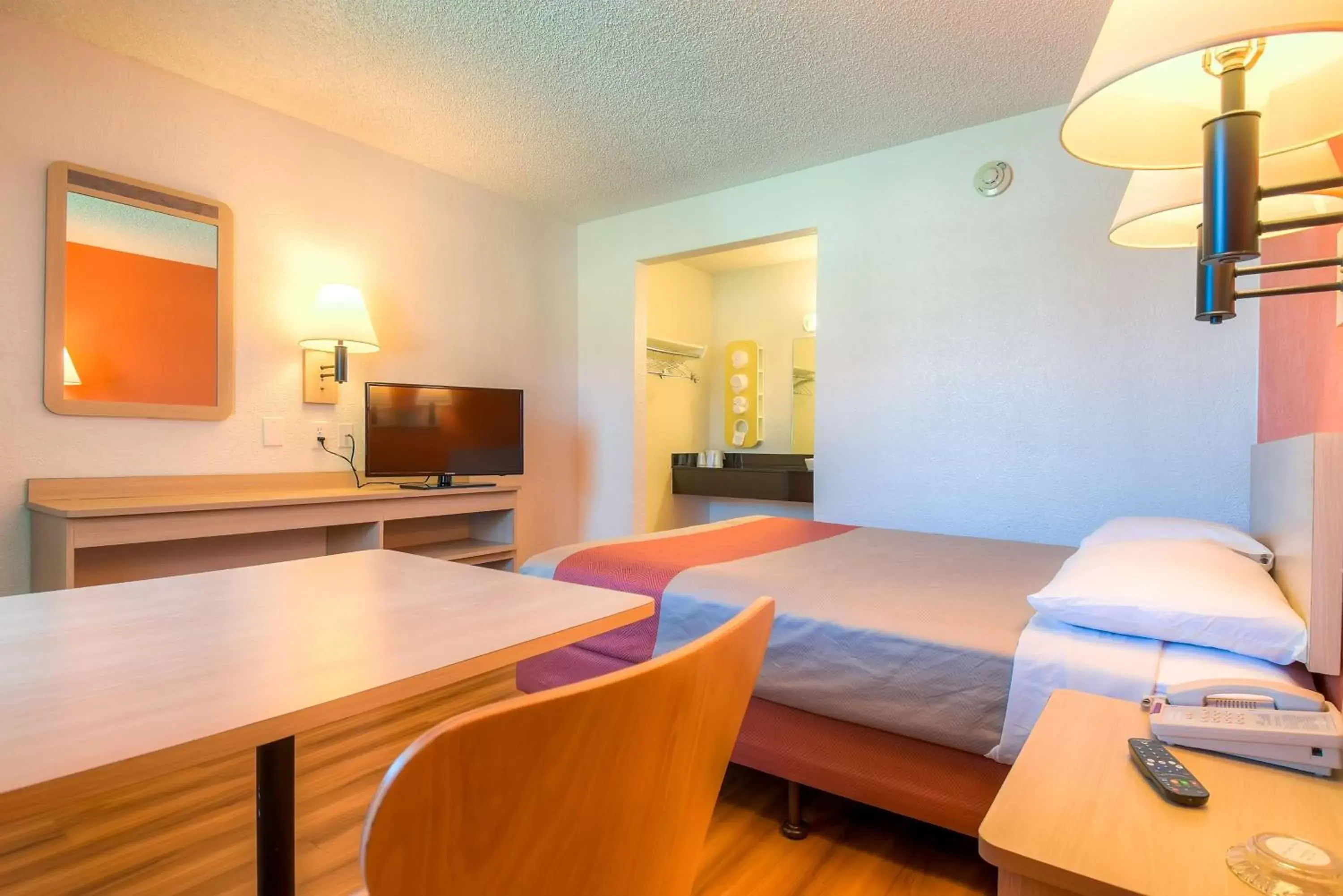 TV and multimedia in Motel 6-Rancho Mirage, CA - Palm Springs