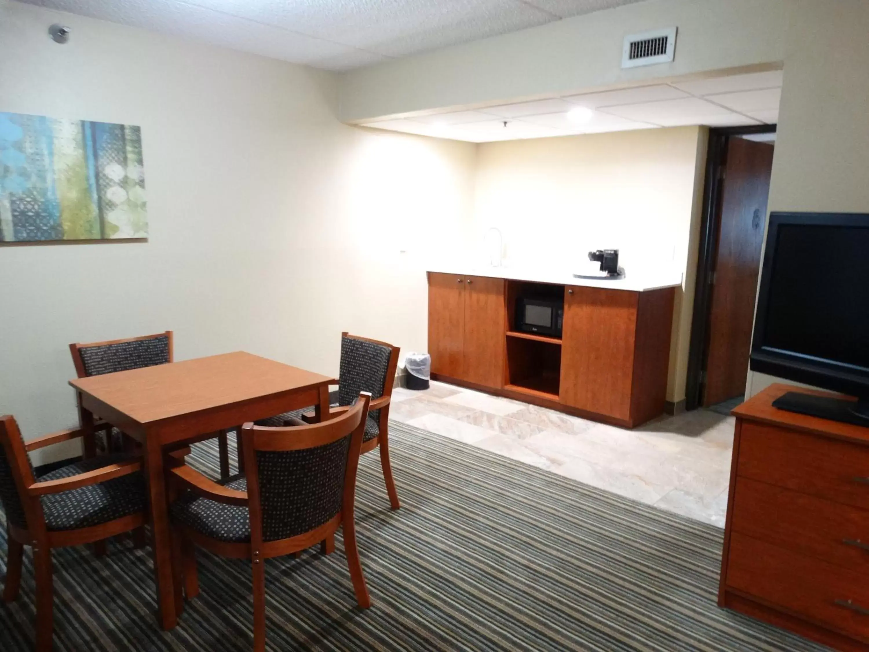 Dining Area in Best Western Warren Hotel