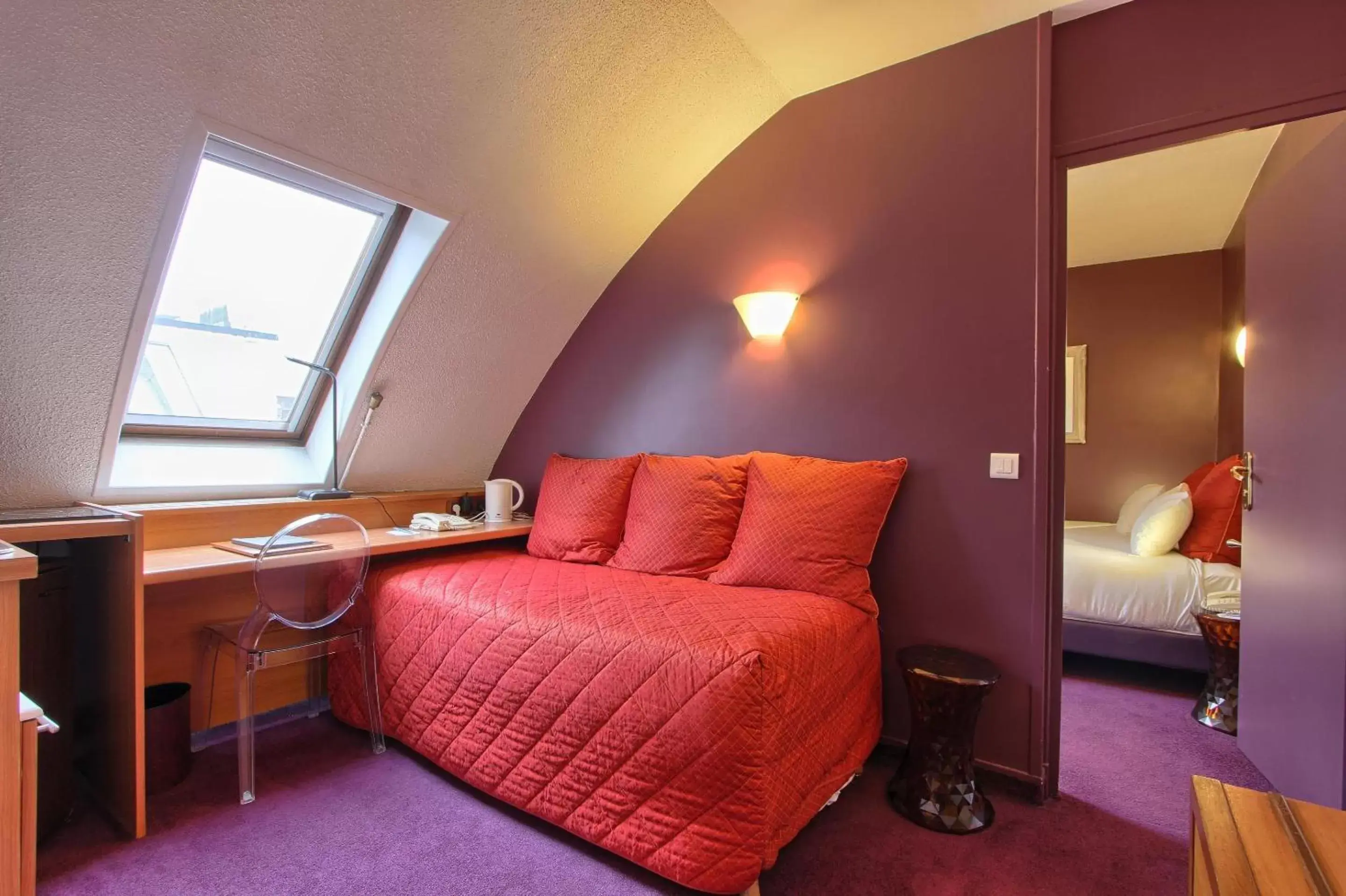 Photo of the whole room, Bed in Timhotel Invalides Eiffel