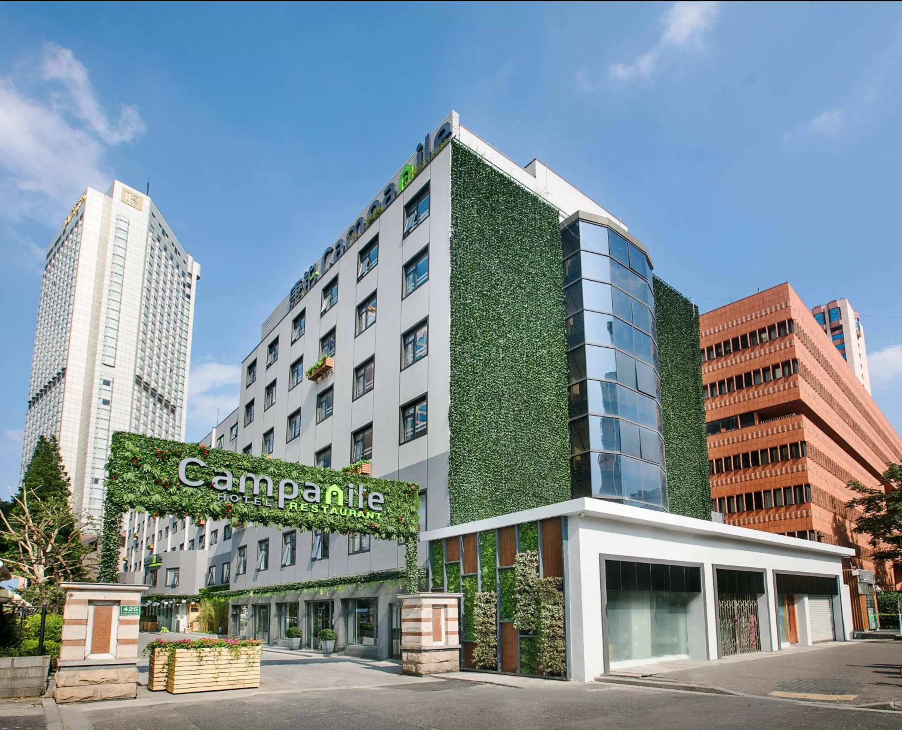 Facade/entrance in Campanile Hotel - Shanghai Jing'an Temple