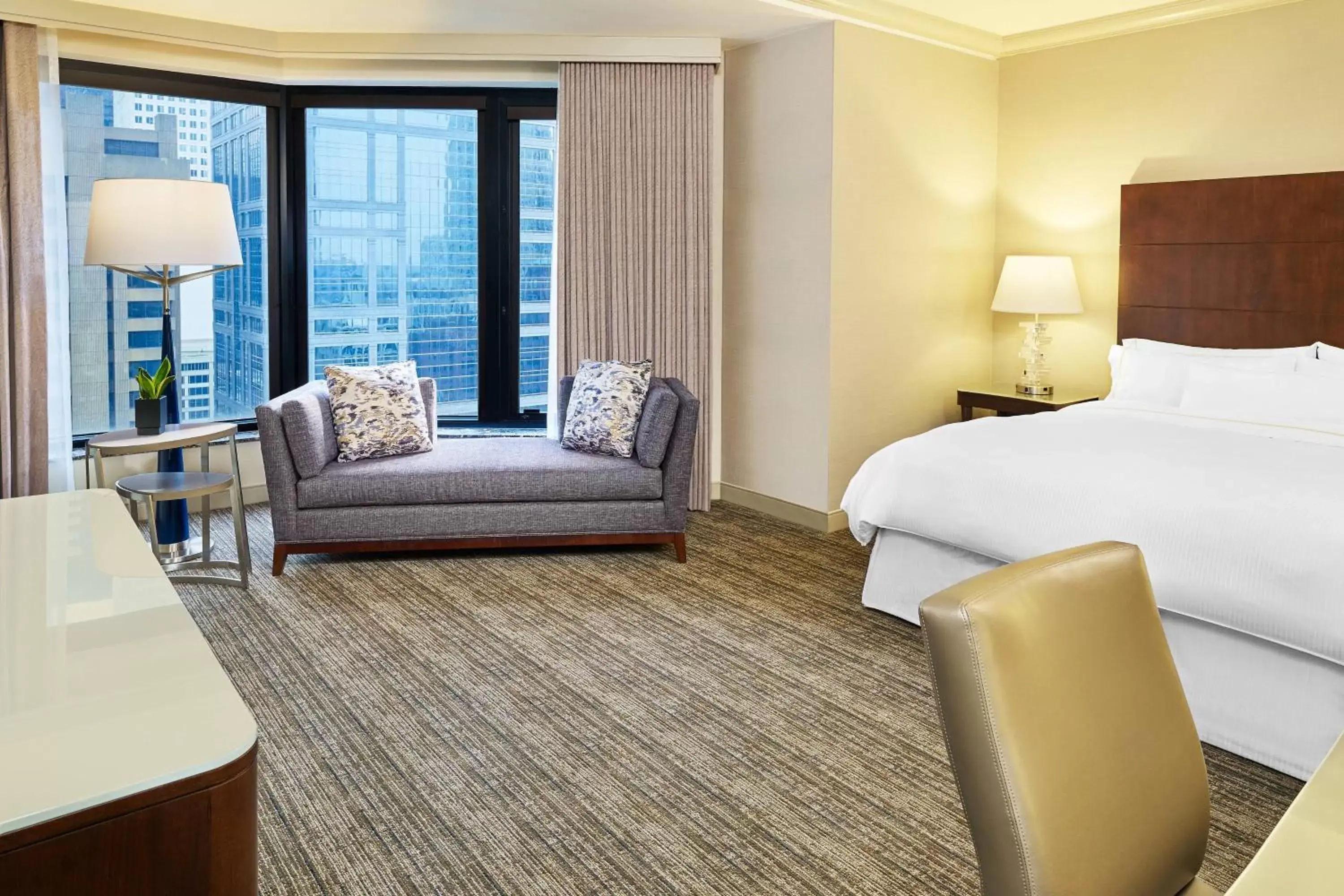 Photo of the whole room in The Westin Chicago River North