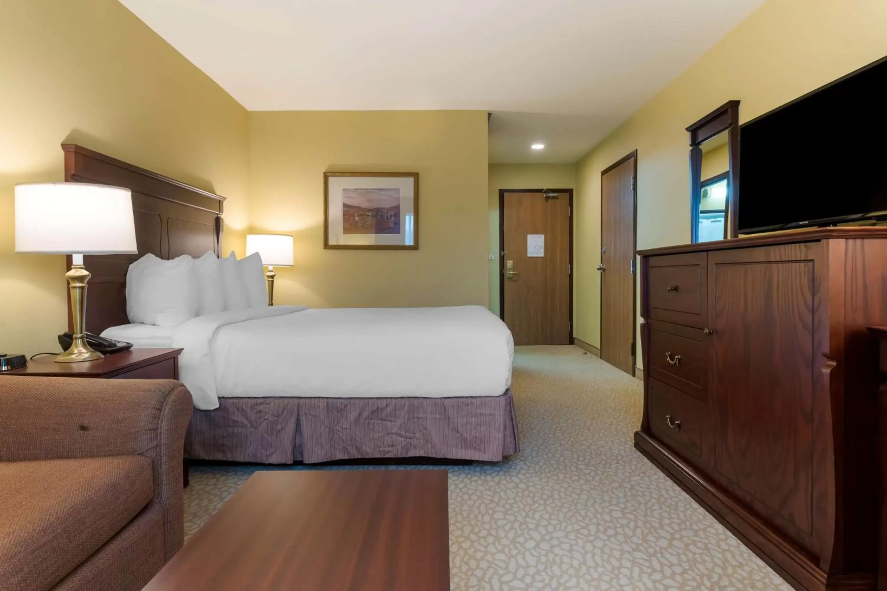 Bedroom, Bed in Best Western Plus Grand-Sault Hotel & Suites