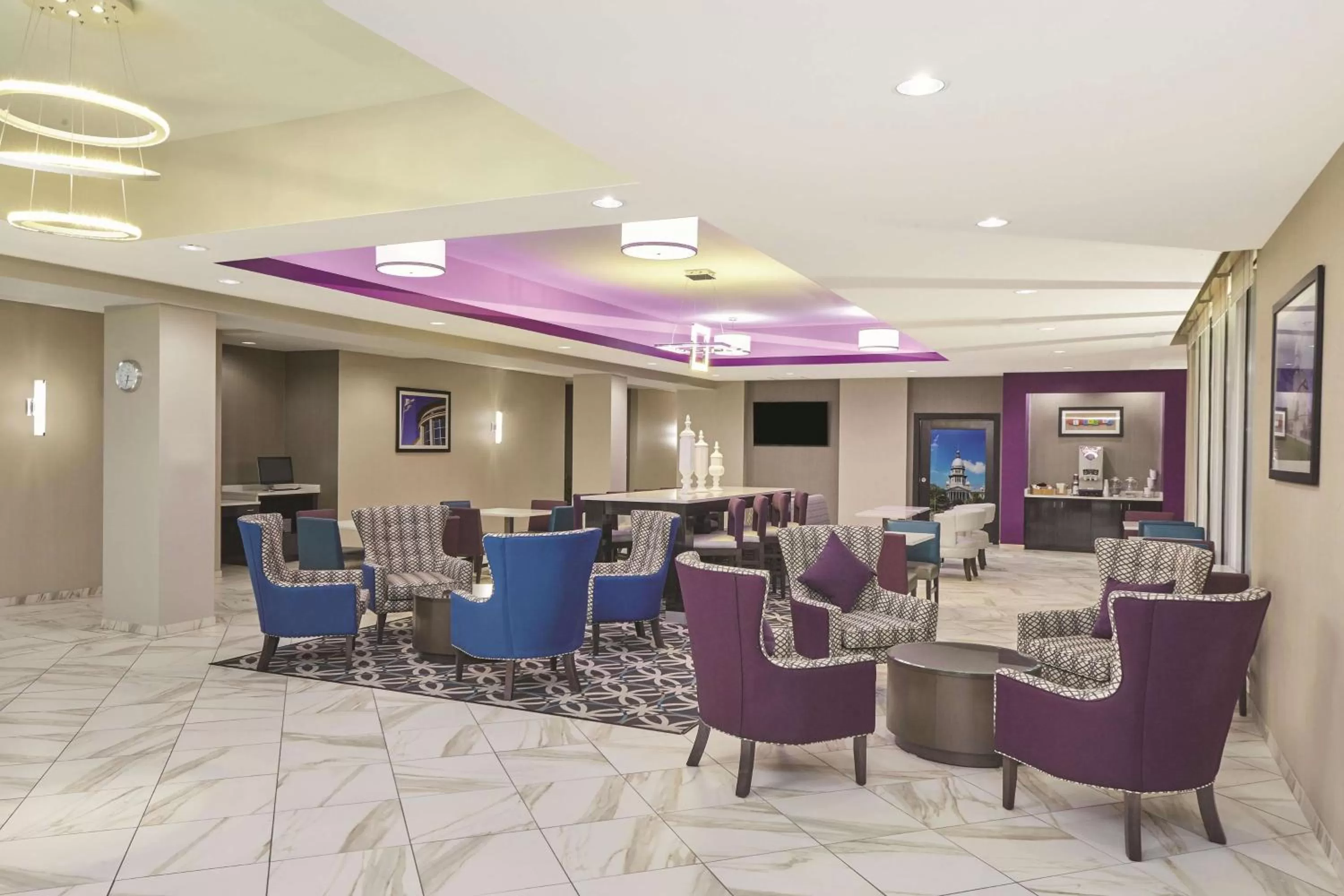 Lobby or reception in La Quinta by Wyndham Springfield IL
