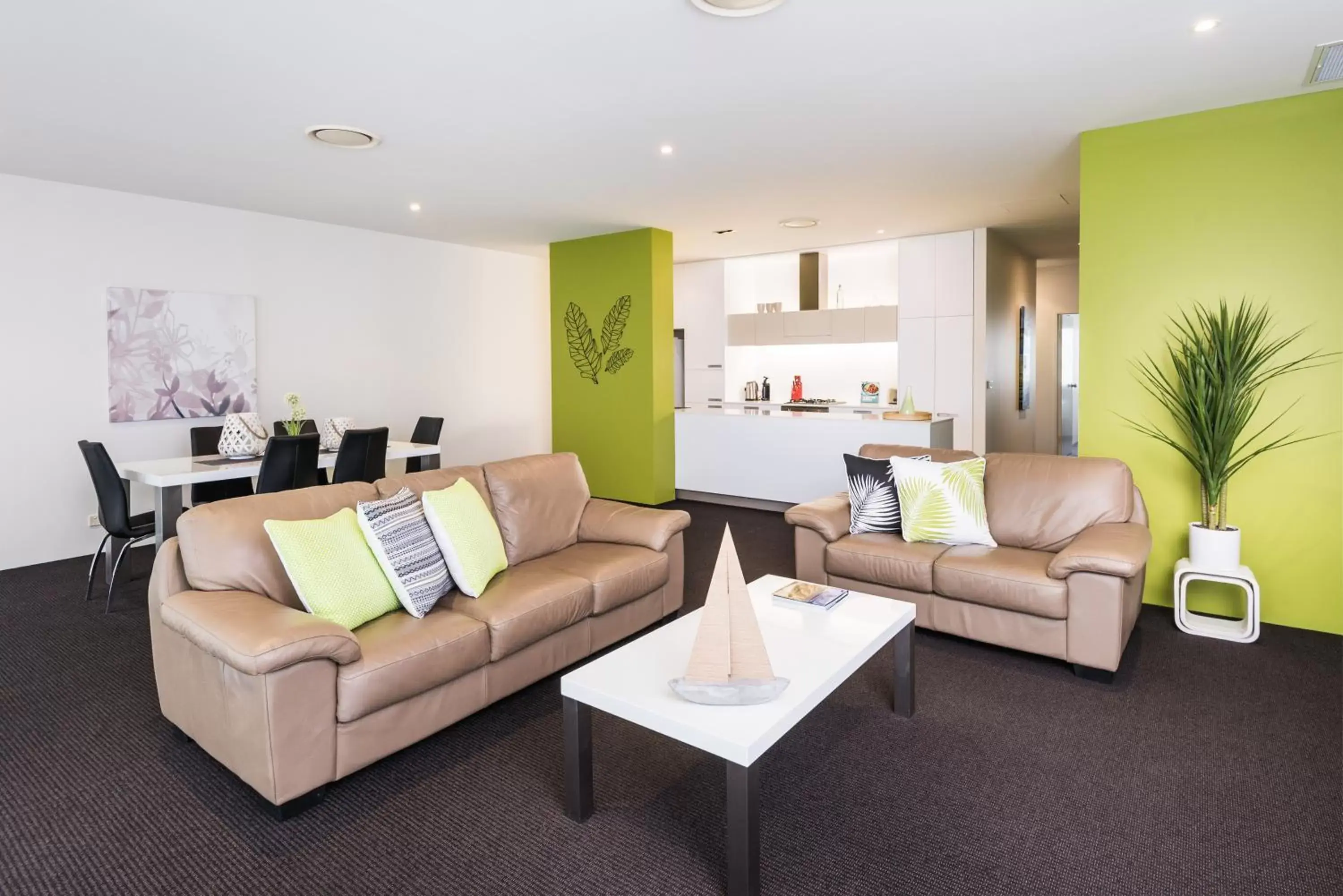 Kitchen or kitchenette, Seating Area in Coast Resort Merimbula