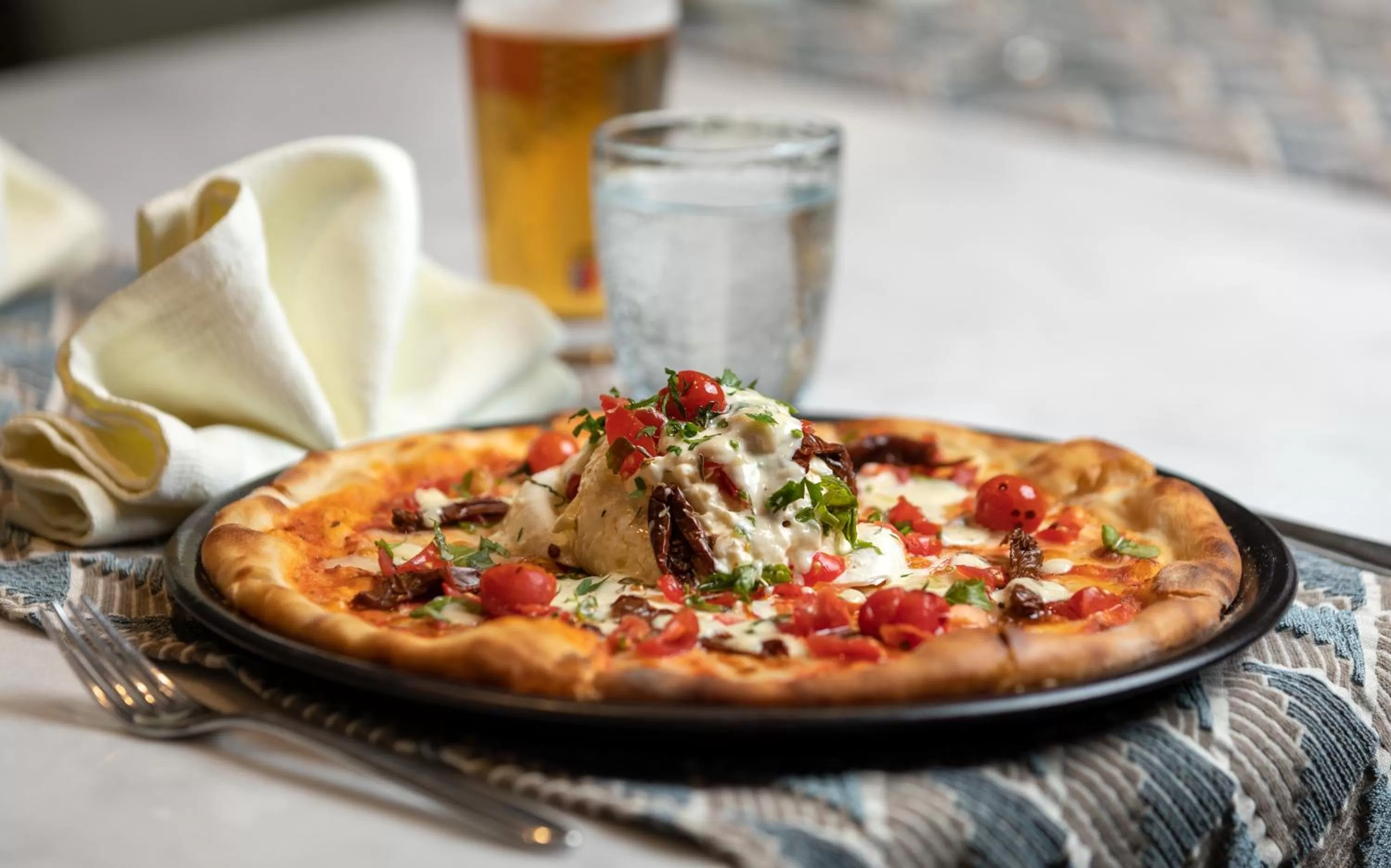 Restaurant/places to eat in Golden Tulip El Mechtel