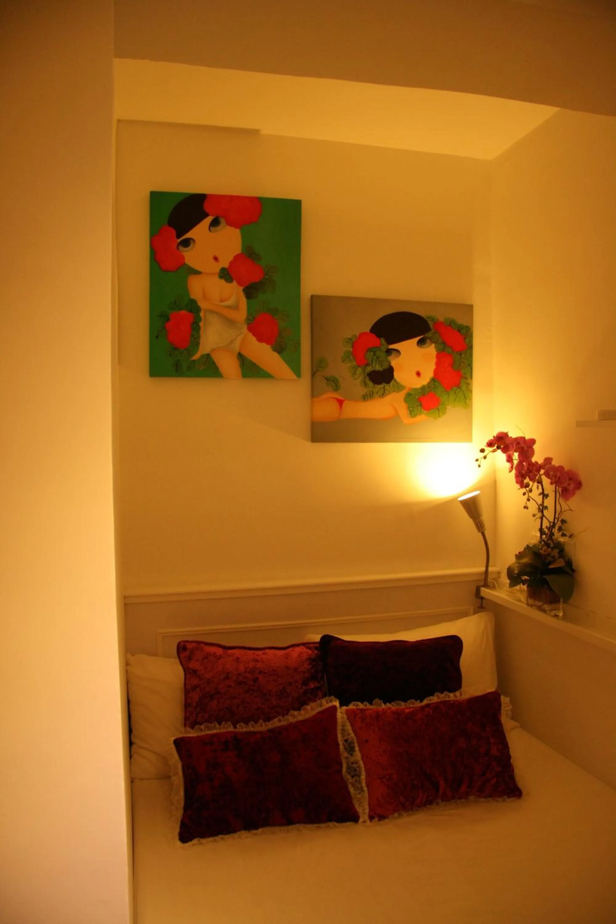 Bed in Apple lnn Causeway Bay