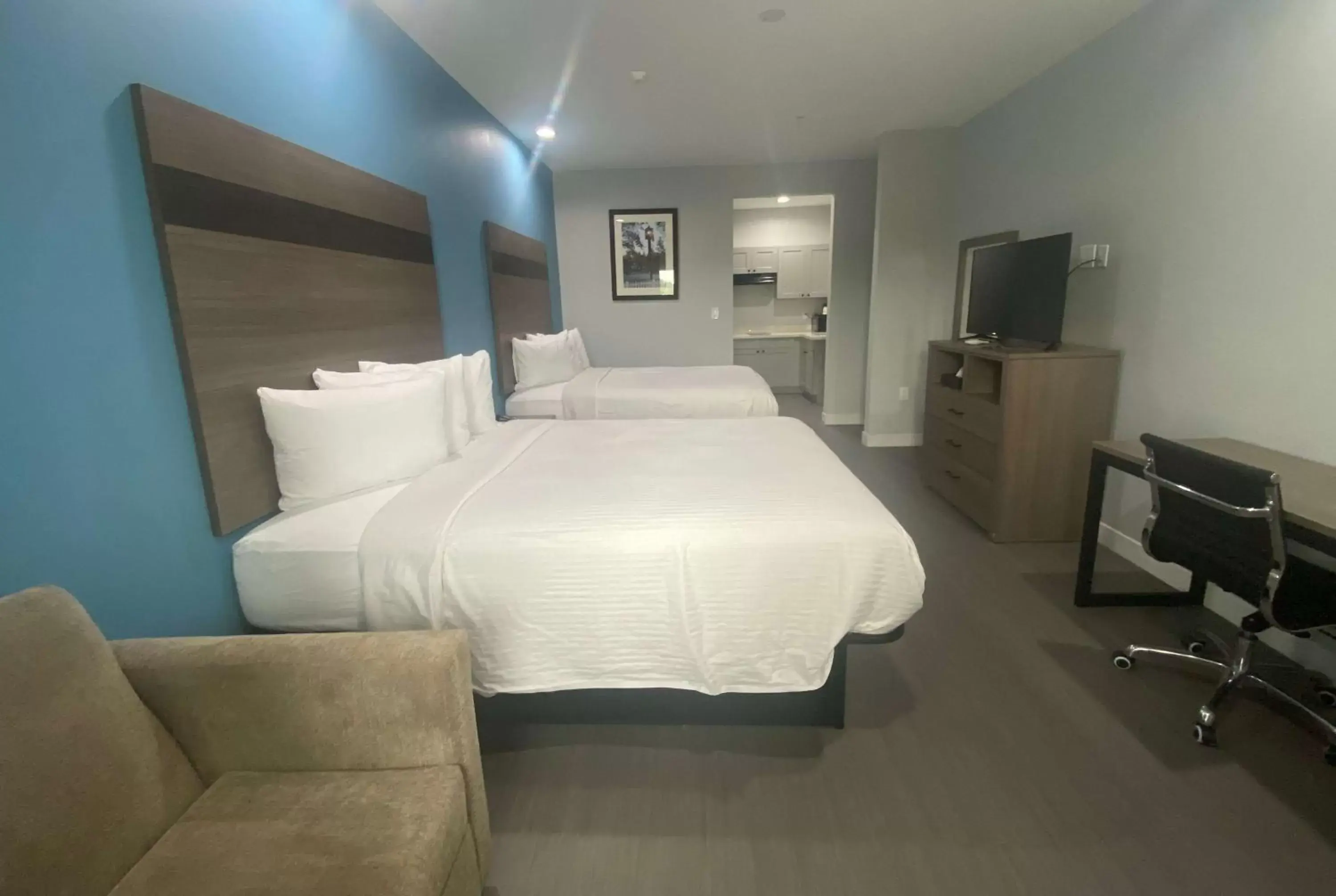 Photo of the whole room, Bed in Baymont by Wyndham Freeport Texas Photo of the whole room, Bed in Baymont by Wyndham Freeport Texas