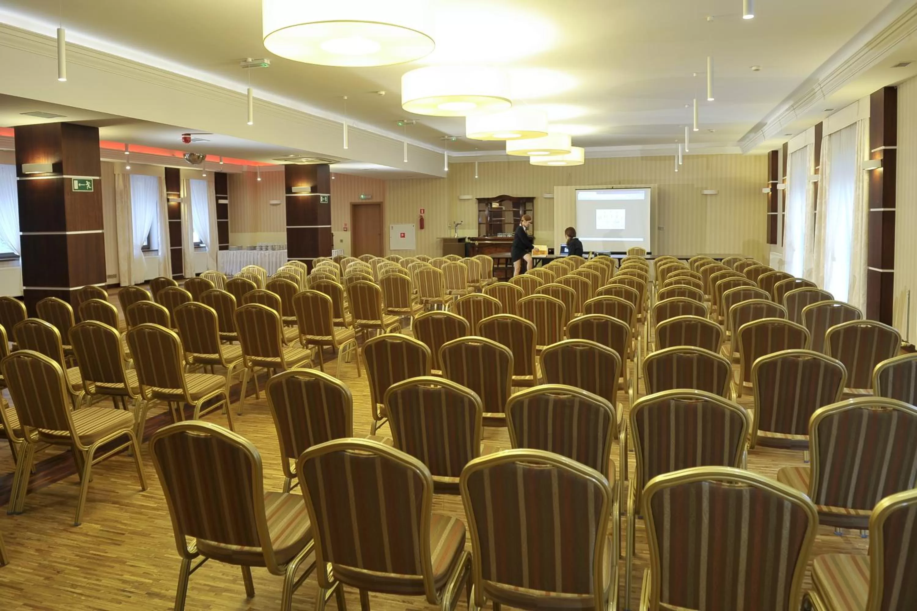 Business facilities in Hotel Mir-Jan SPA