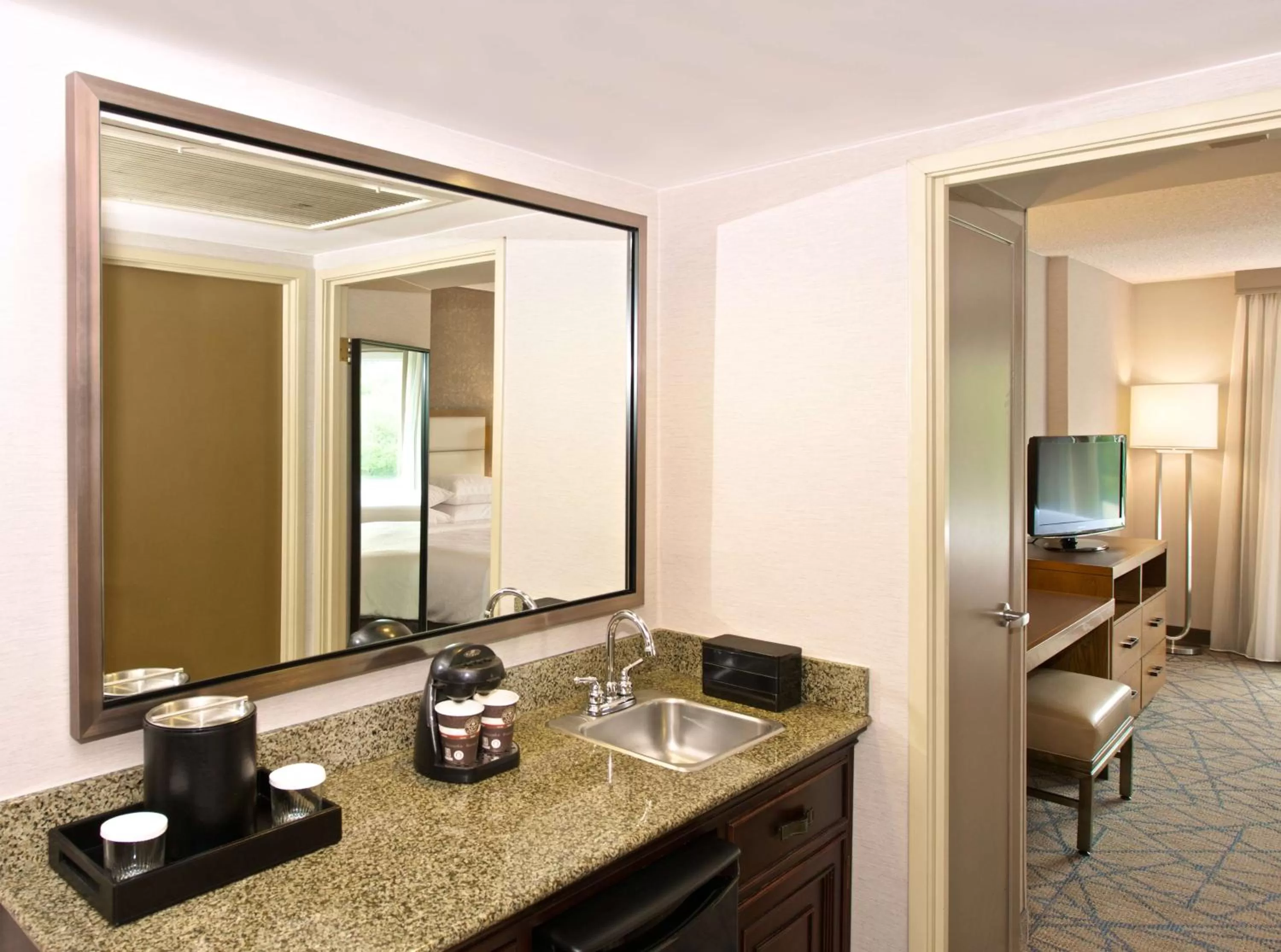 Kitchen or kitchenette in Embassy Suites by Hilton Seattle North Lynnwood