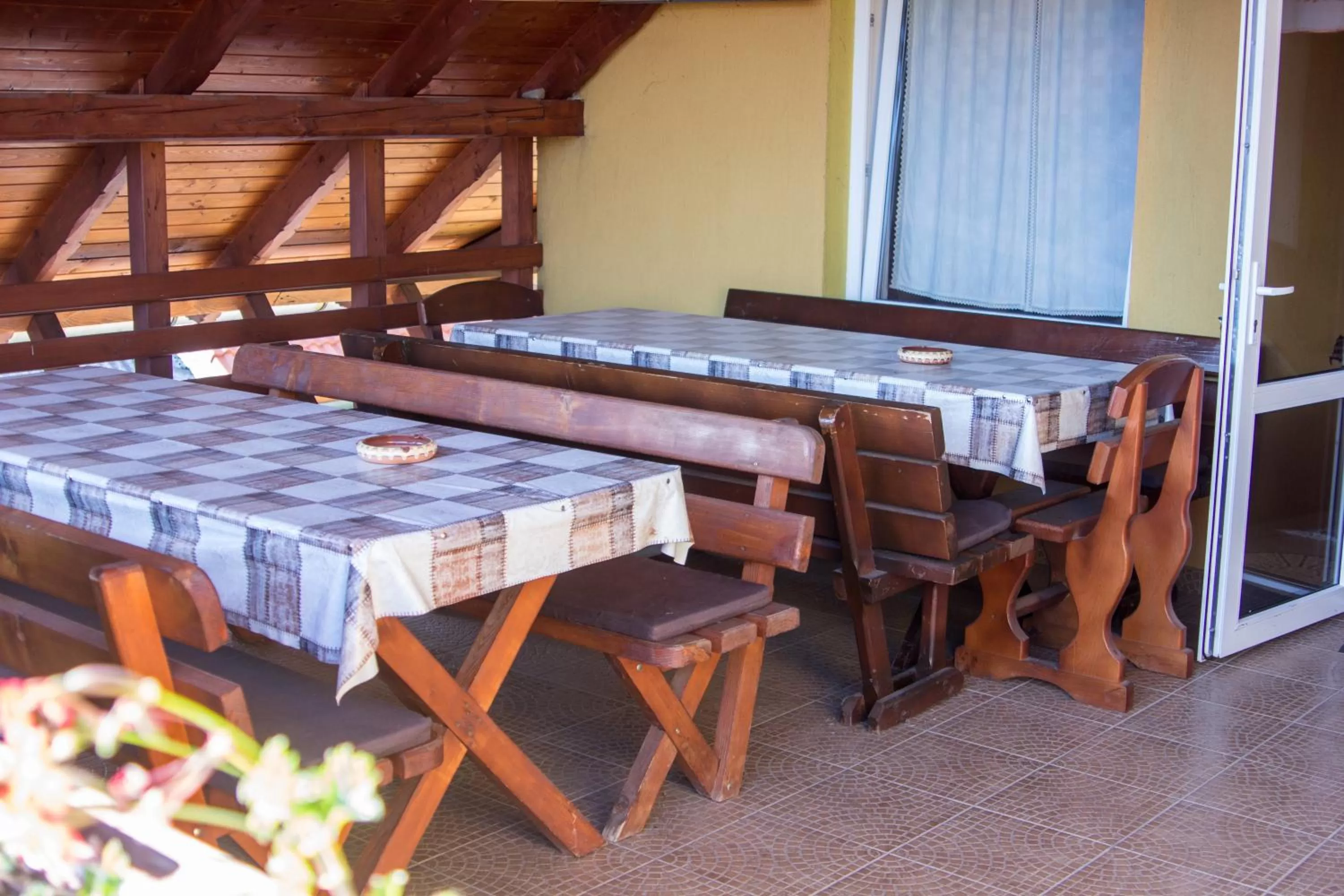 Restaurant/Places to Eat in Hazanéző Panzió