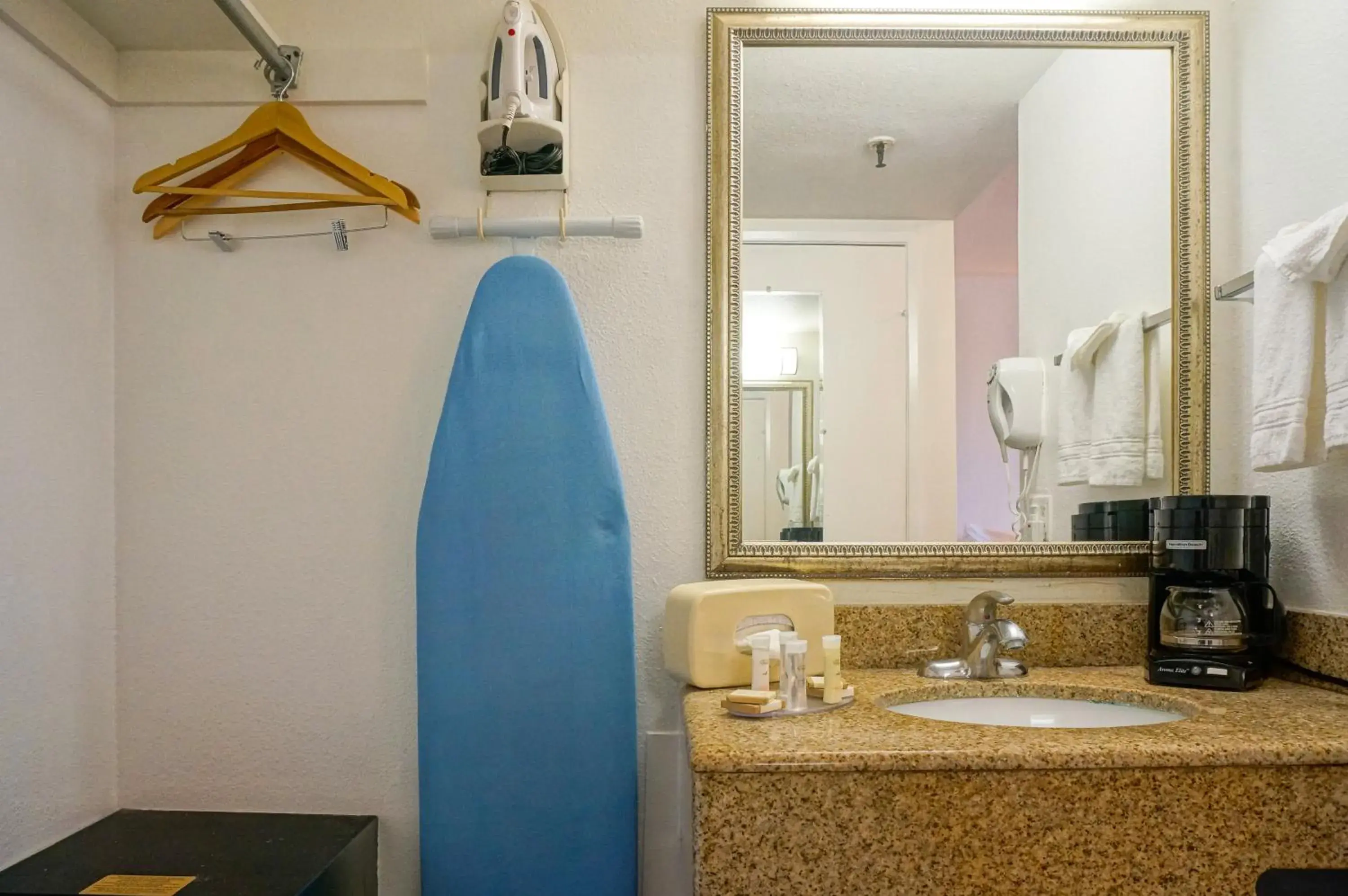 Bathroom in Howard Johnson by Wyndham San Diego Hotel Circle Bathroom in Howard Johnson by Wyndham San Diego Hotel Circle