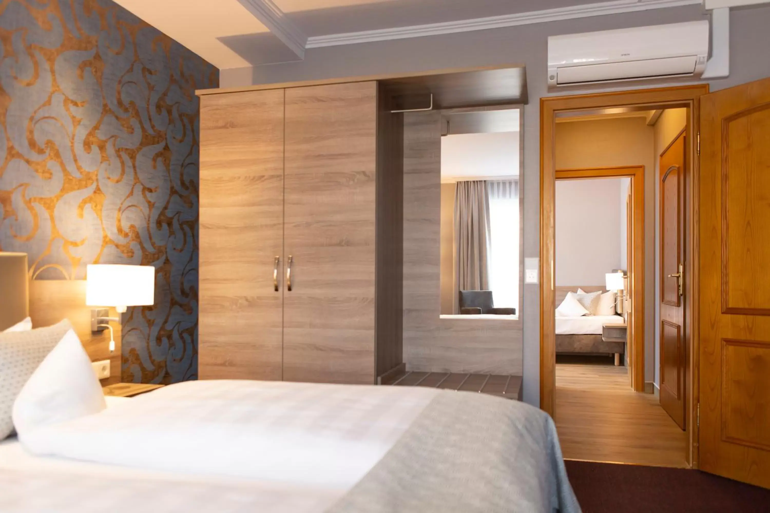 Photo of the whole room, Bed in Mercure Mainz City Center