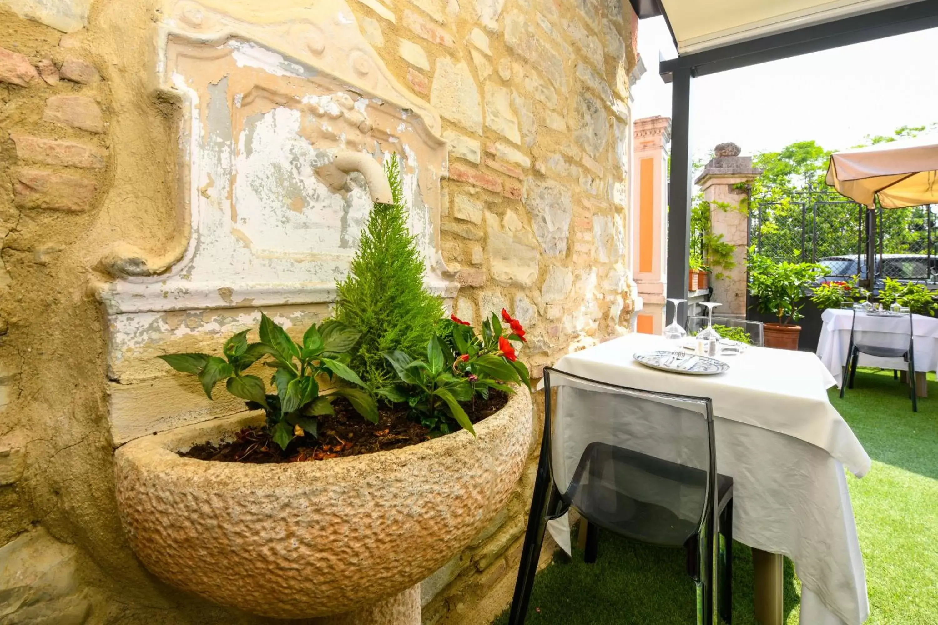 Patio, Restaurant/Places to Eat in Albergo Locanda Primavera