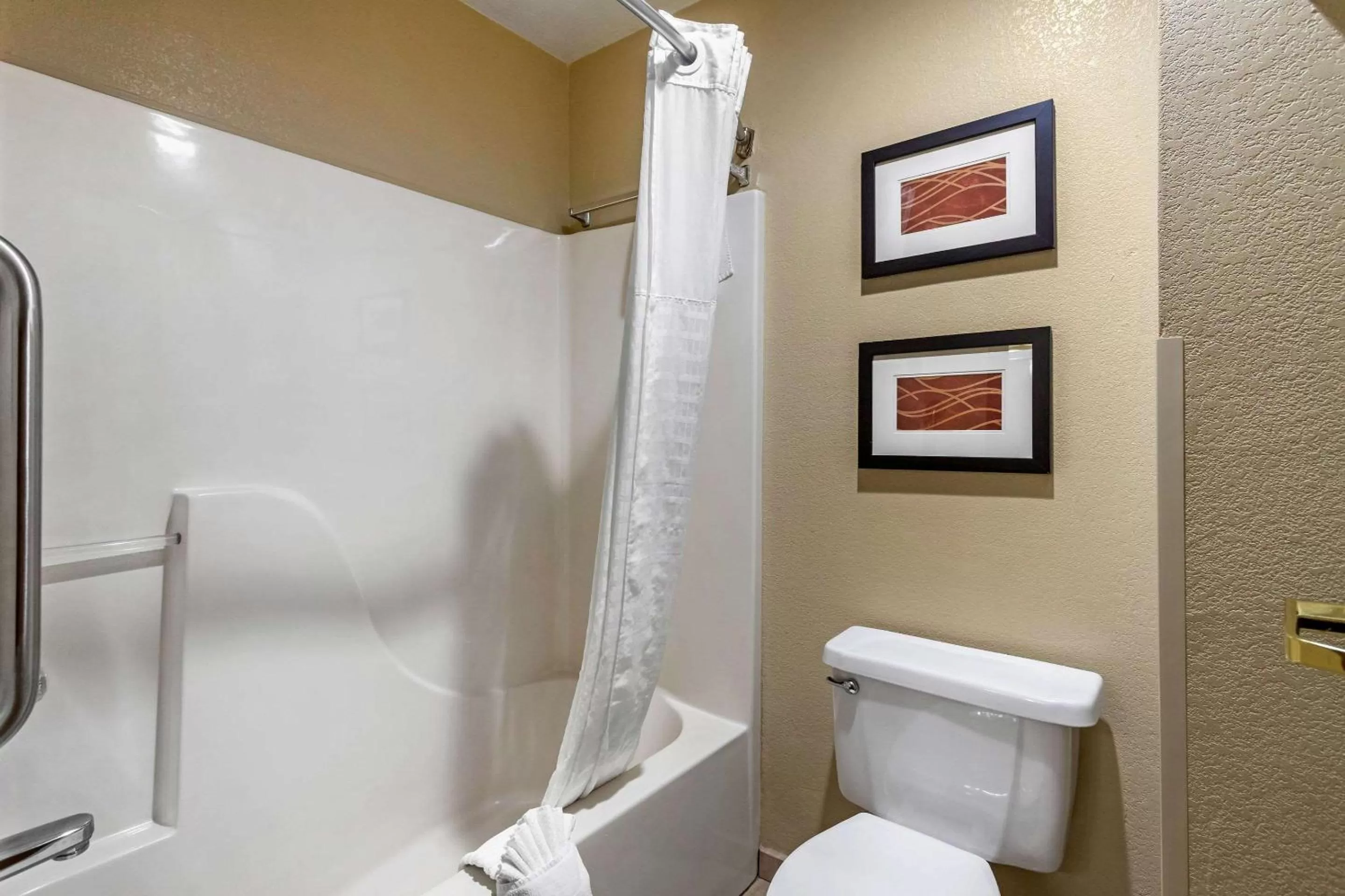 Photo of the whole room in Comfort Inn & Suites Springfield I-44