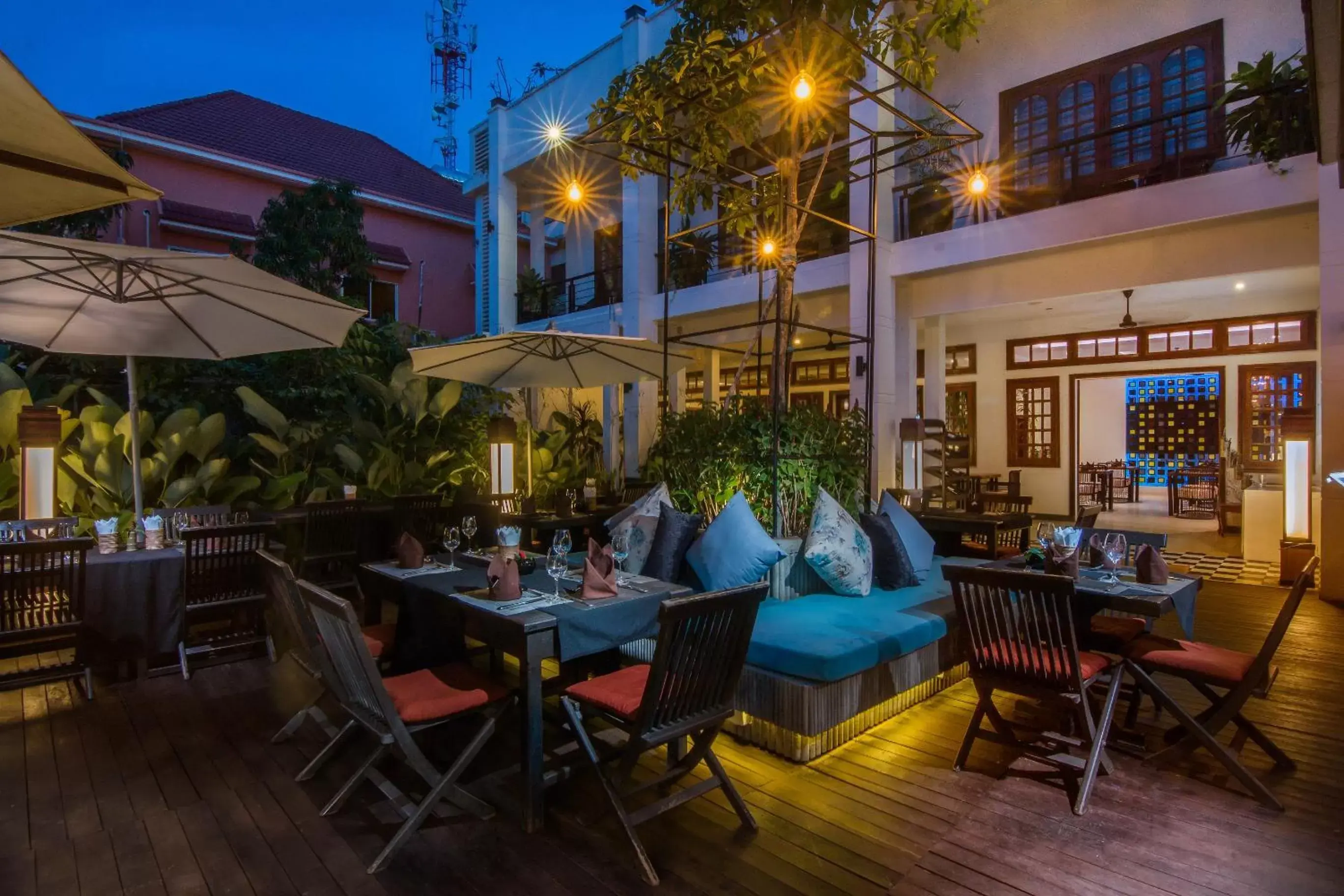 Restaurant/Places to Eat in Apsara Centrepole Hotel