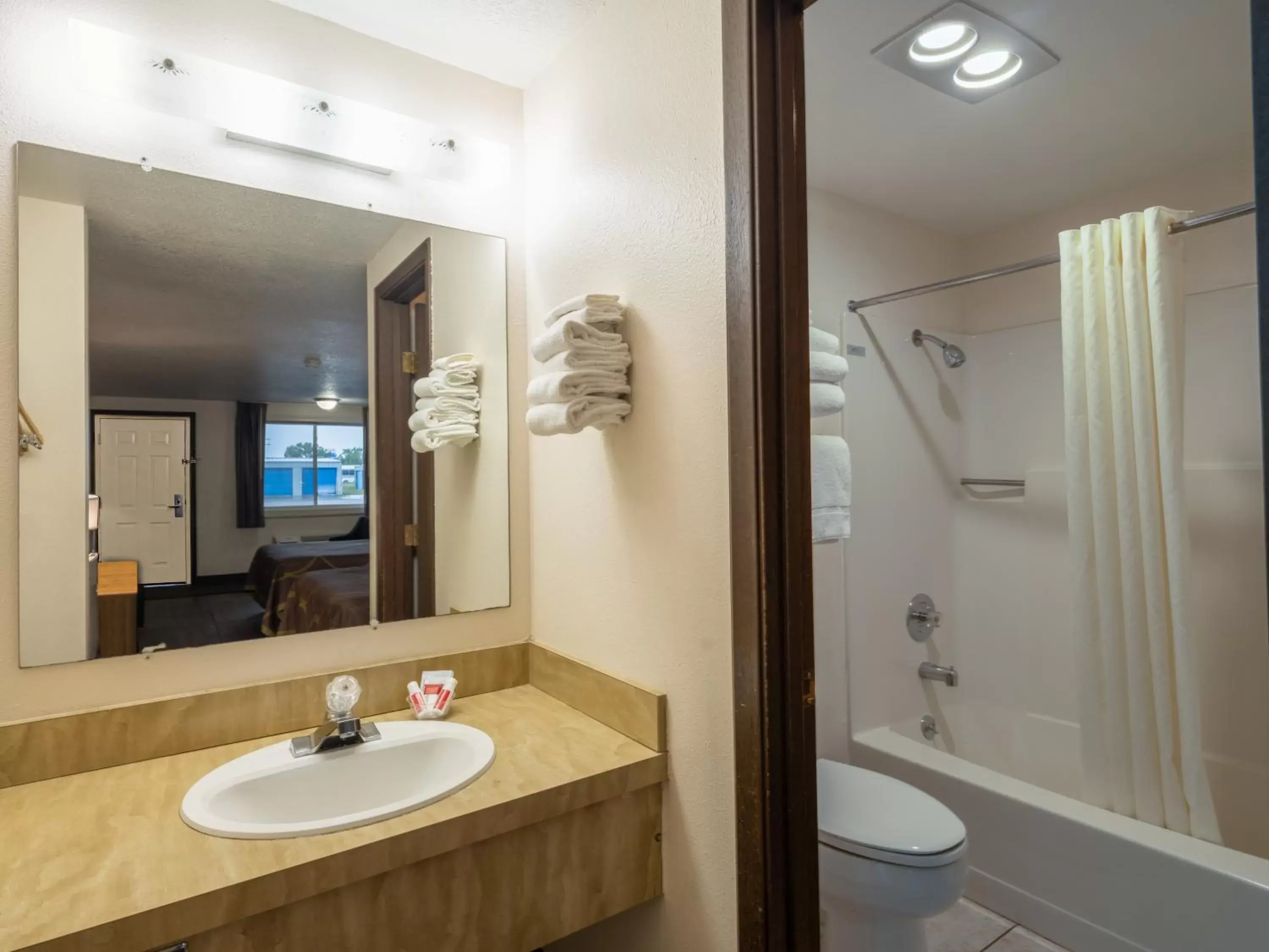 Toilet, Bathroom in Super 8 by Wyndham Hardin Little Bighorn Battlefield