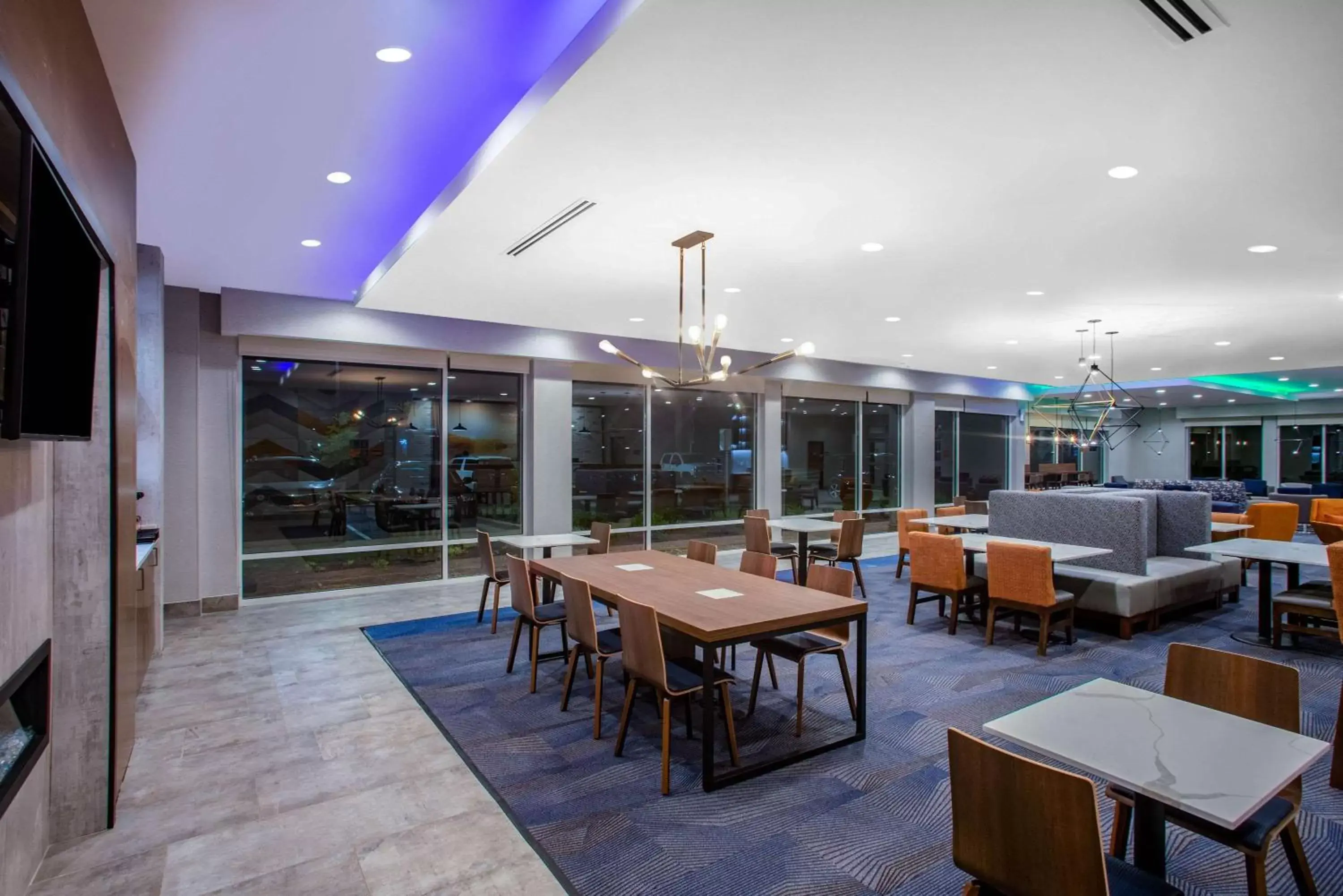 Lobby or reception, Restaurant/Places to Eat in La Quinta Inn & Suites by Wyndham Oxford