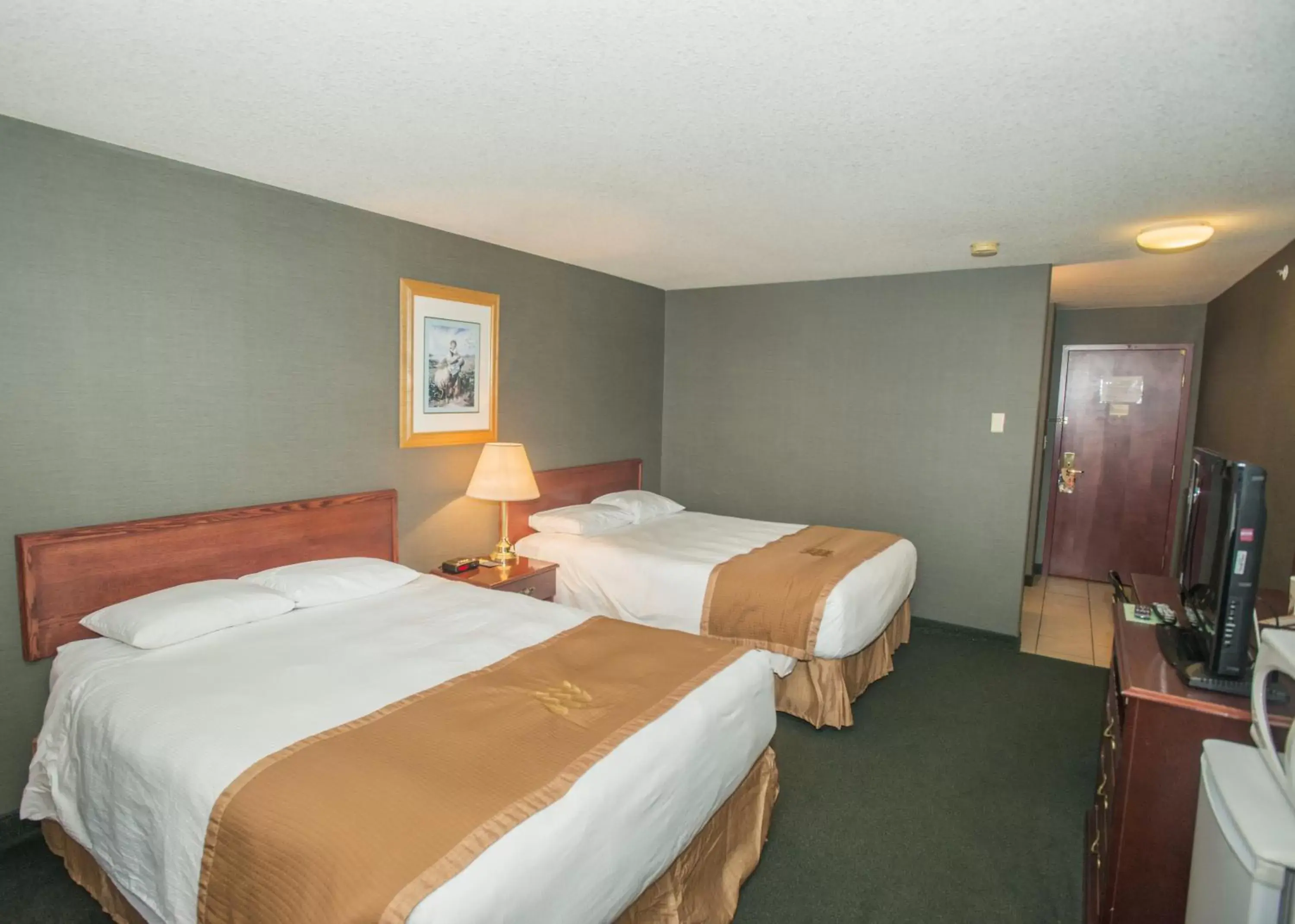 Bed in Lakeview Inns & Suites - Fort Saskatchewan